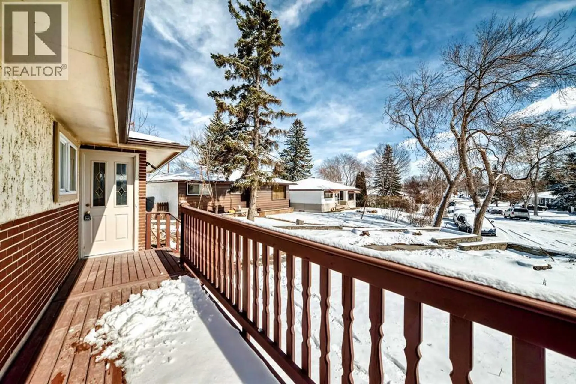2007 Cottonwood Crescent SE - Image 2