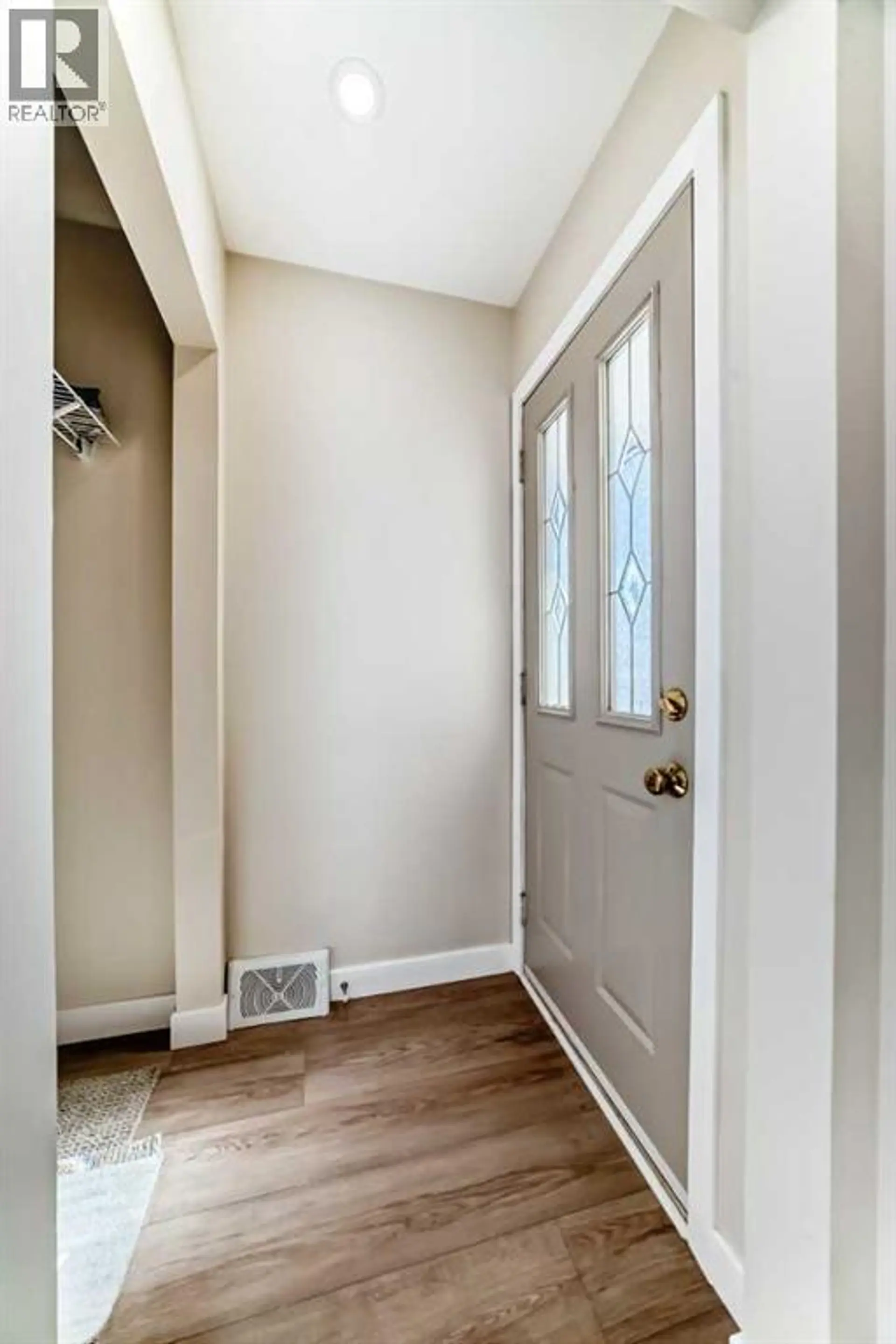 2007 Cottonwood Crescent SE - Image 3