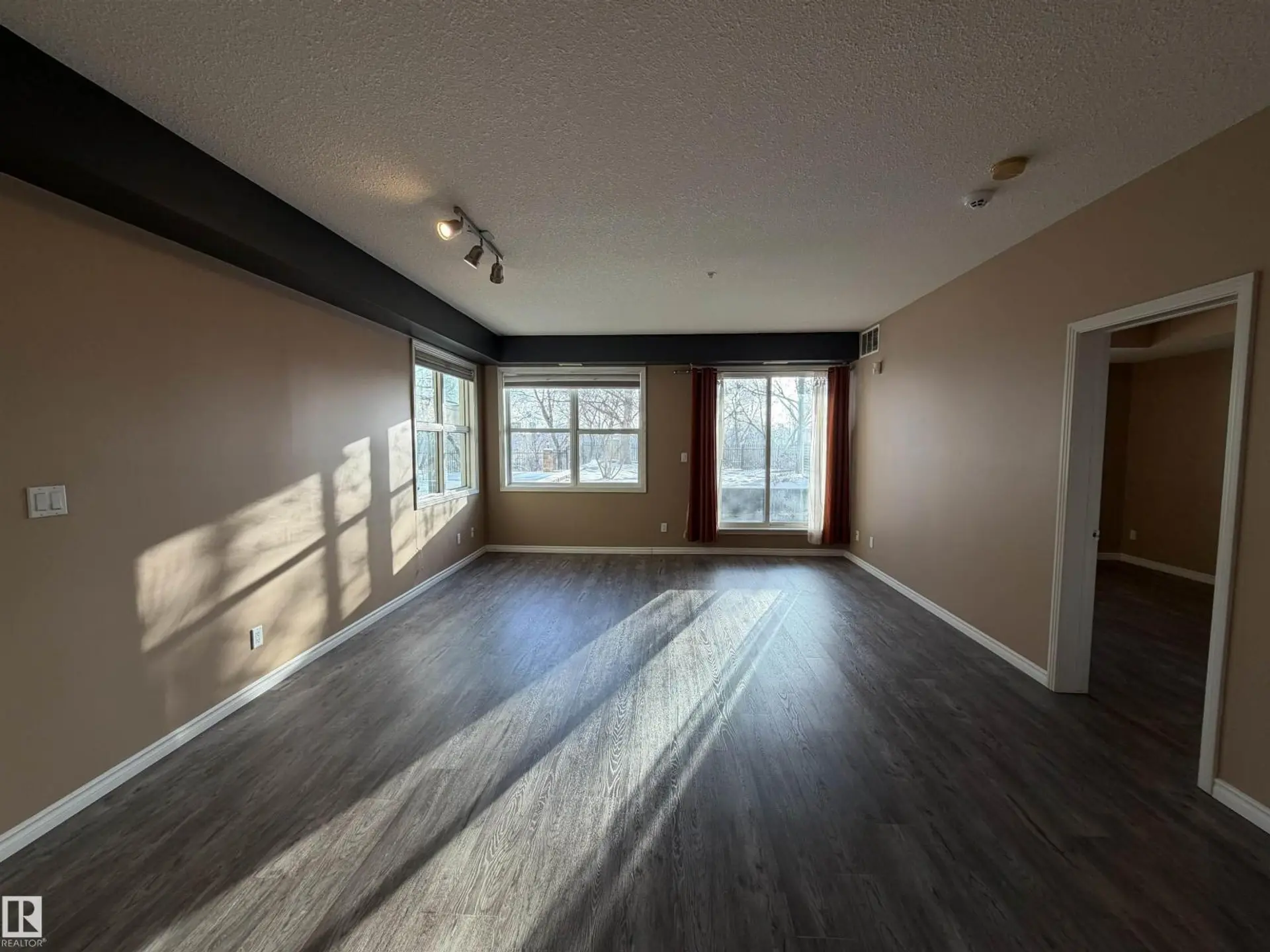#113 9507 101 AV NW - Image 2