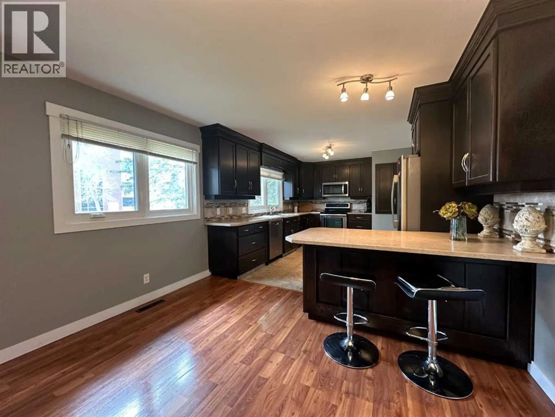 5002 57 Avenue - Image 7