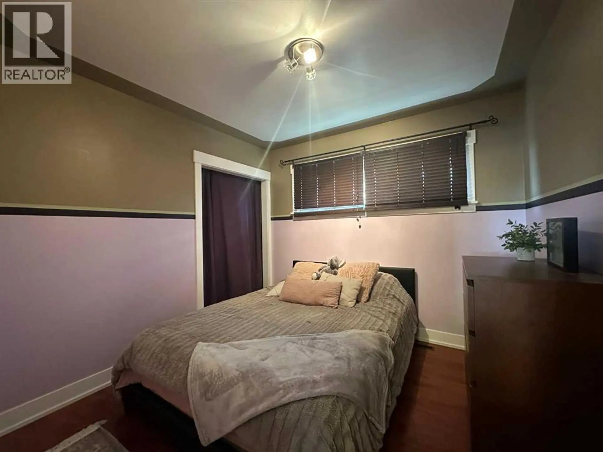 5002 57 Avenue - Image 12