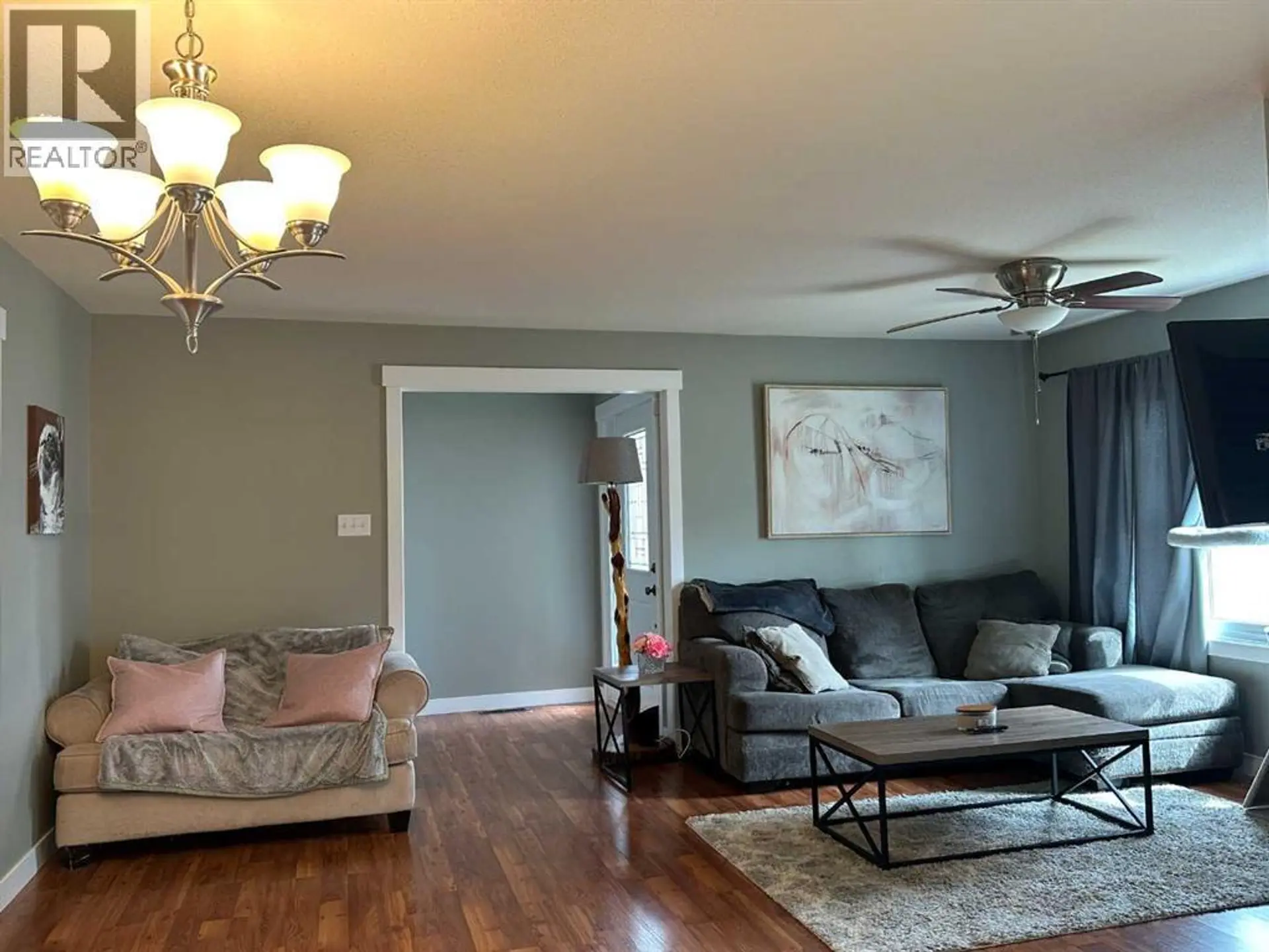 5002 57 Avenue - Image 9