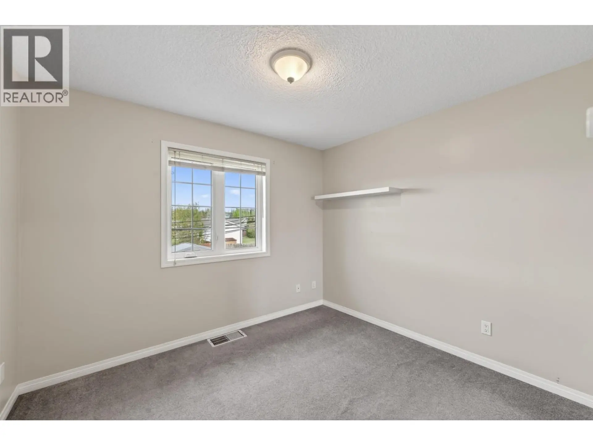 9512 94 AVENUE - Image 11