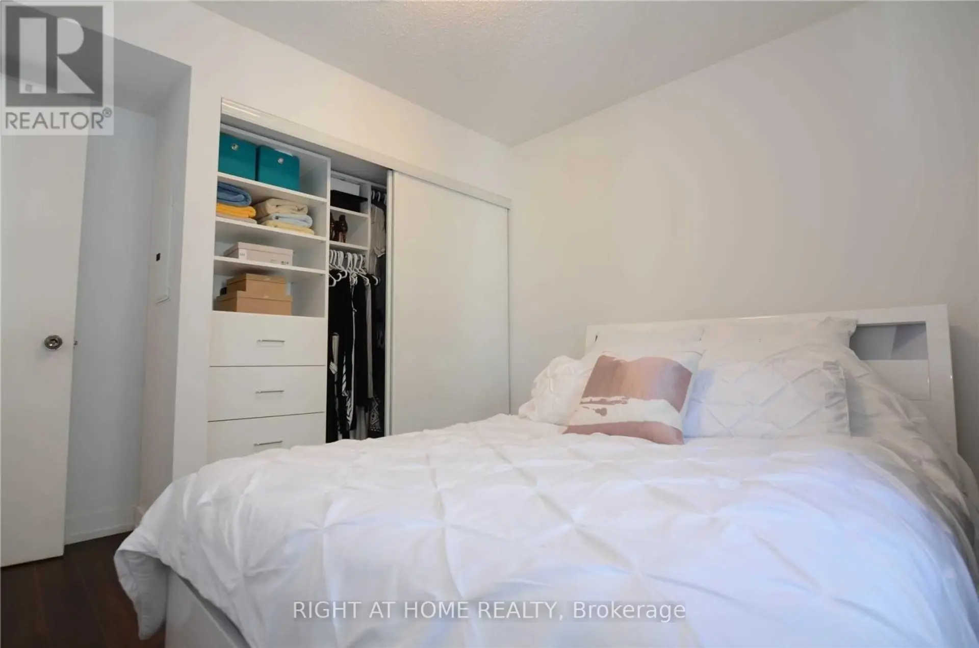 #1016 812 LANSDOWNE AVENUE - Image 10
