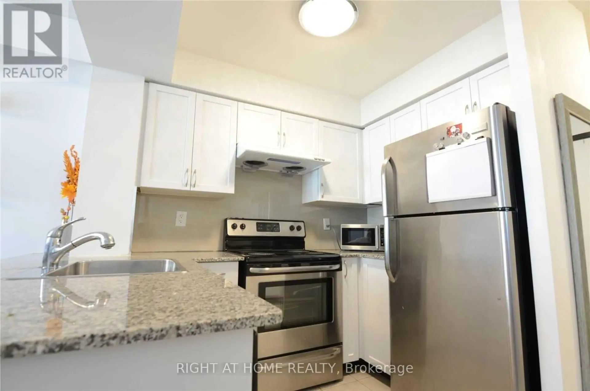#1016 812 LANSDOWNE AVENUE - Image 3