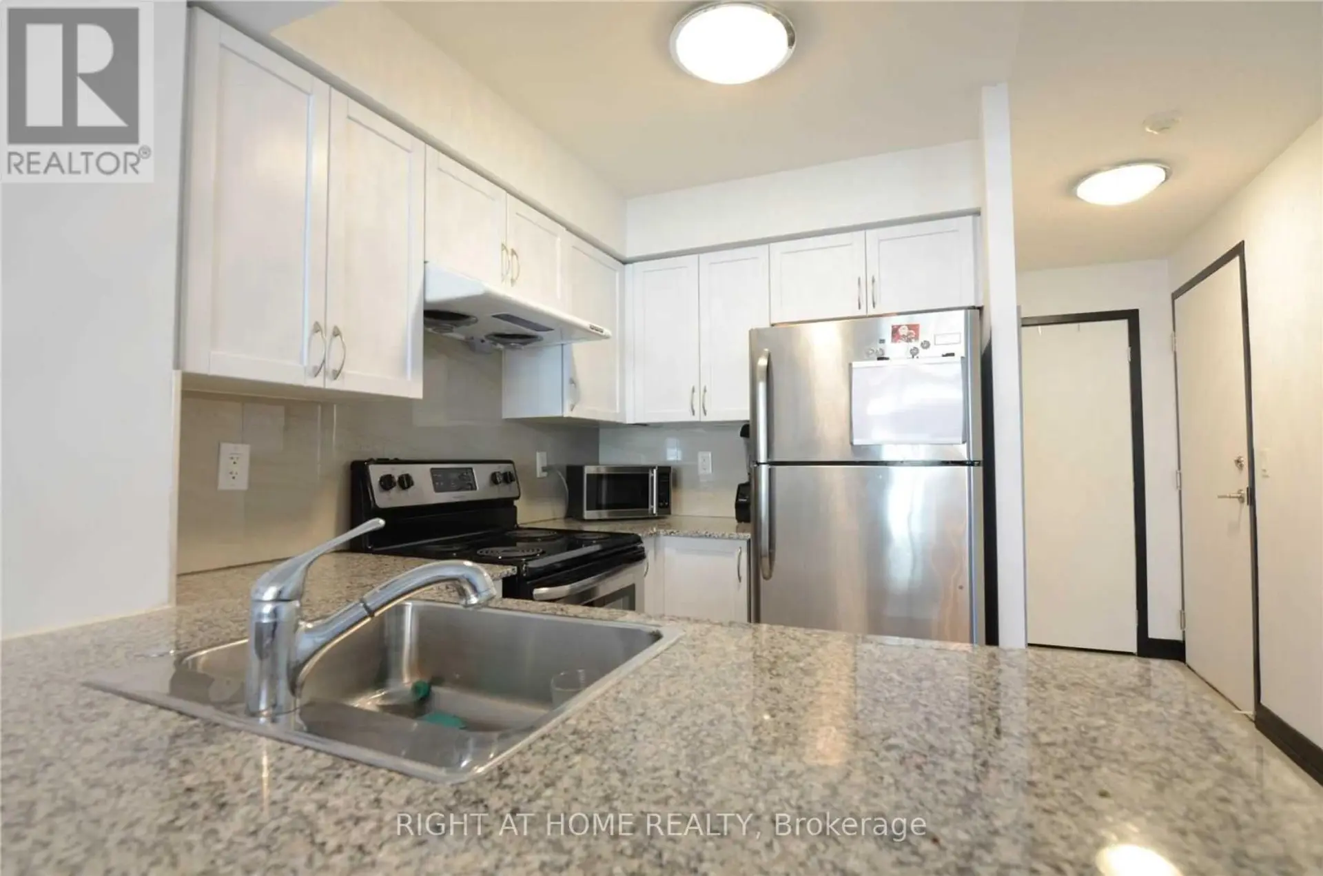 #1016 812 LANSDOWNE AVENUE - Image 4