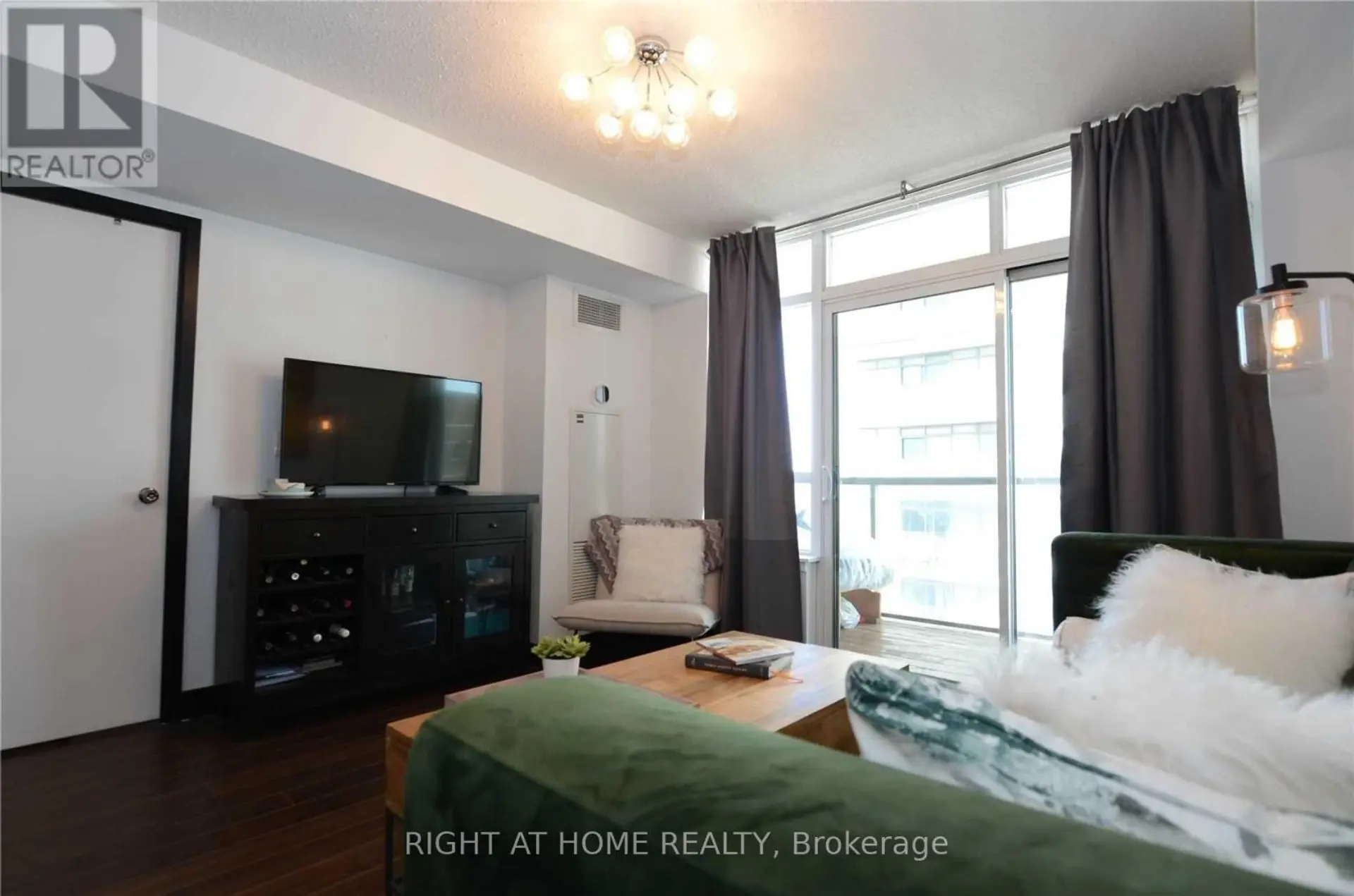 #1016 812 LANSDOWNE AVENUE - Image 6