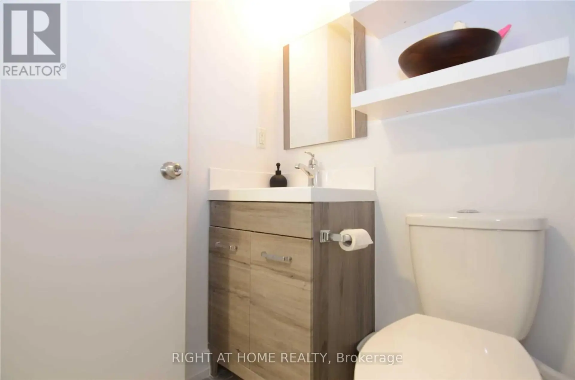 #1016 812 LANSDOWNE AVENUE - Image 7
