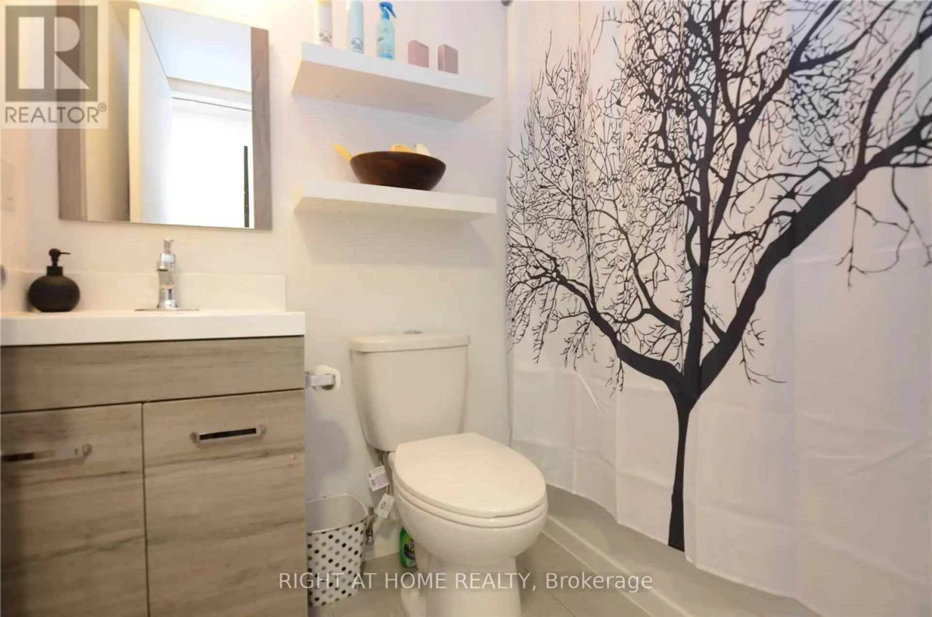#1016 812 LANSDOWNE AVENUE - Image 8