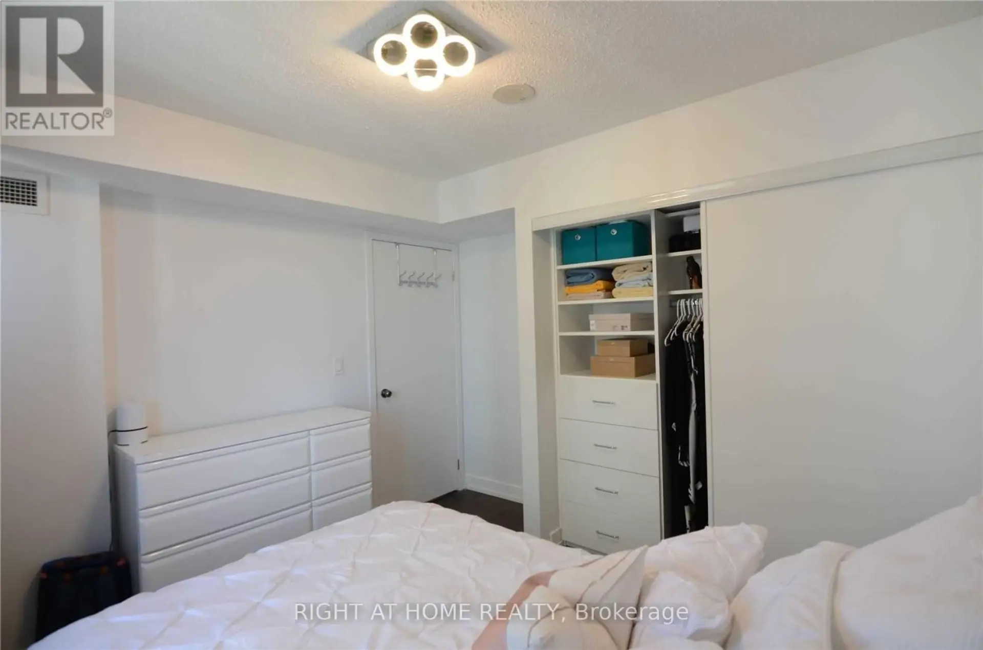#1016 812 LANSDOWNE AVENUE - Image 9