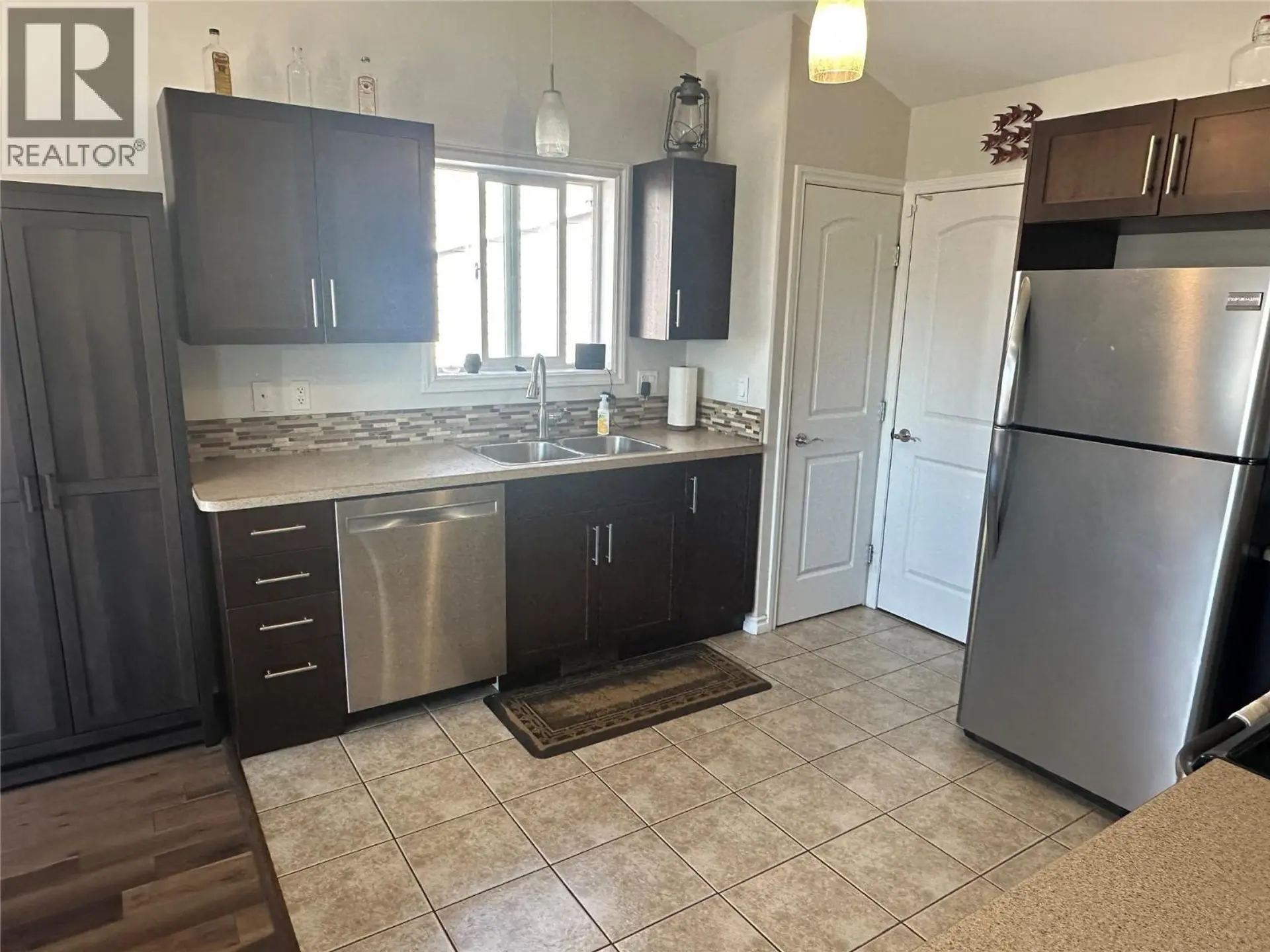 8713 19A Street - Image 4