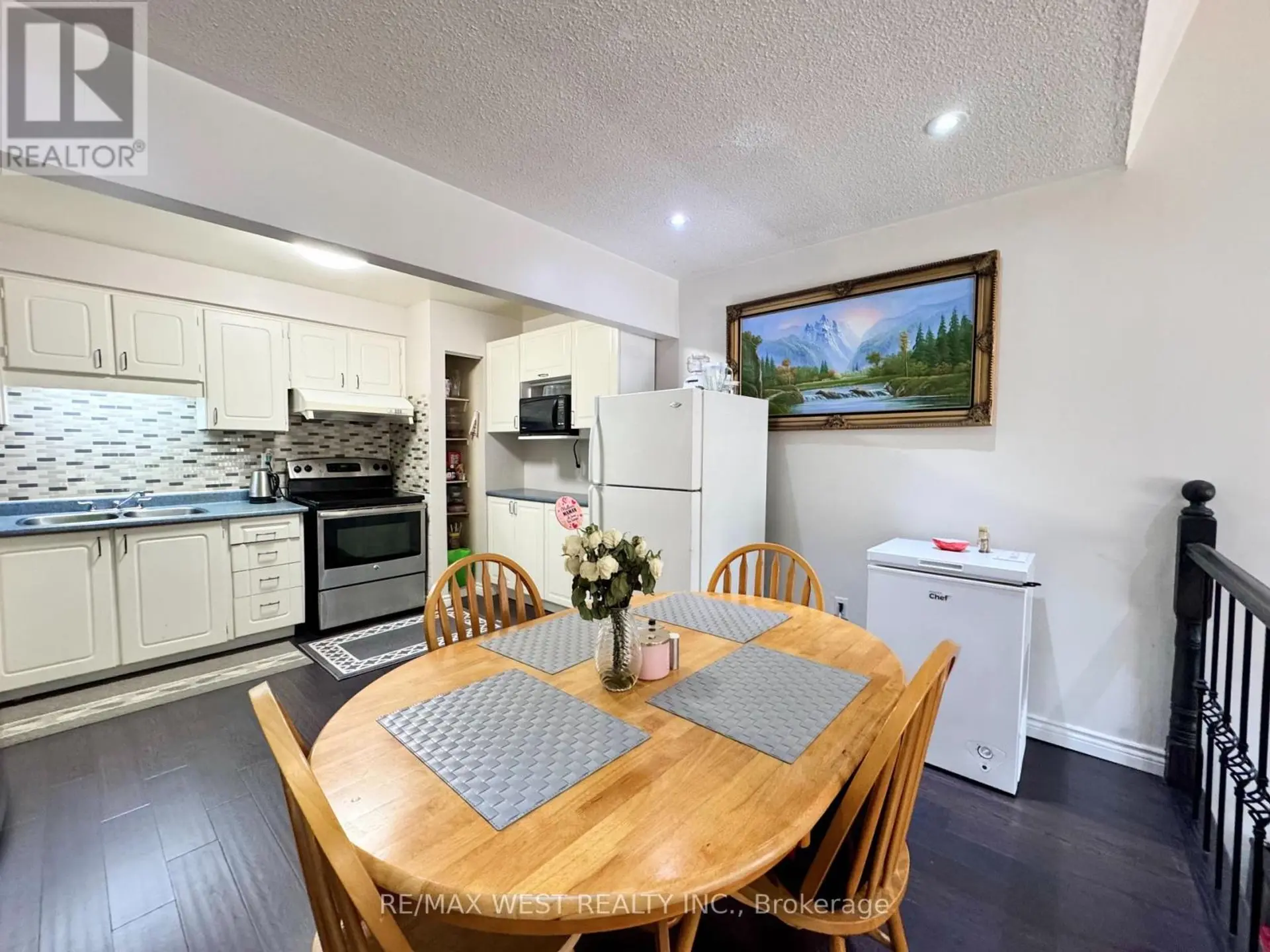 #234 260 JOHN GARLAND BOULEVARD - Image 11