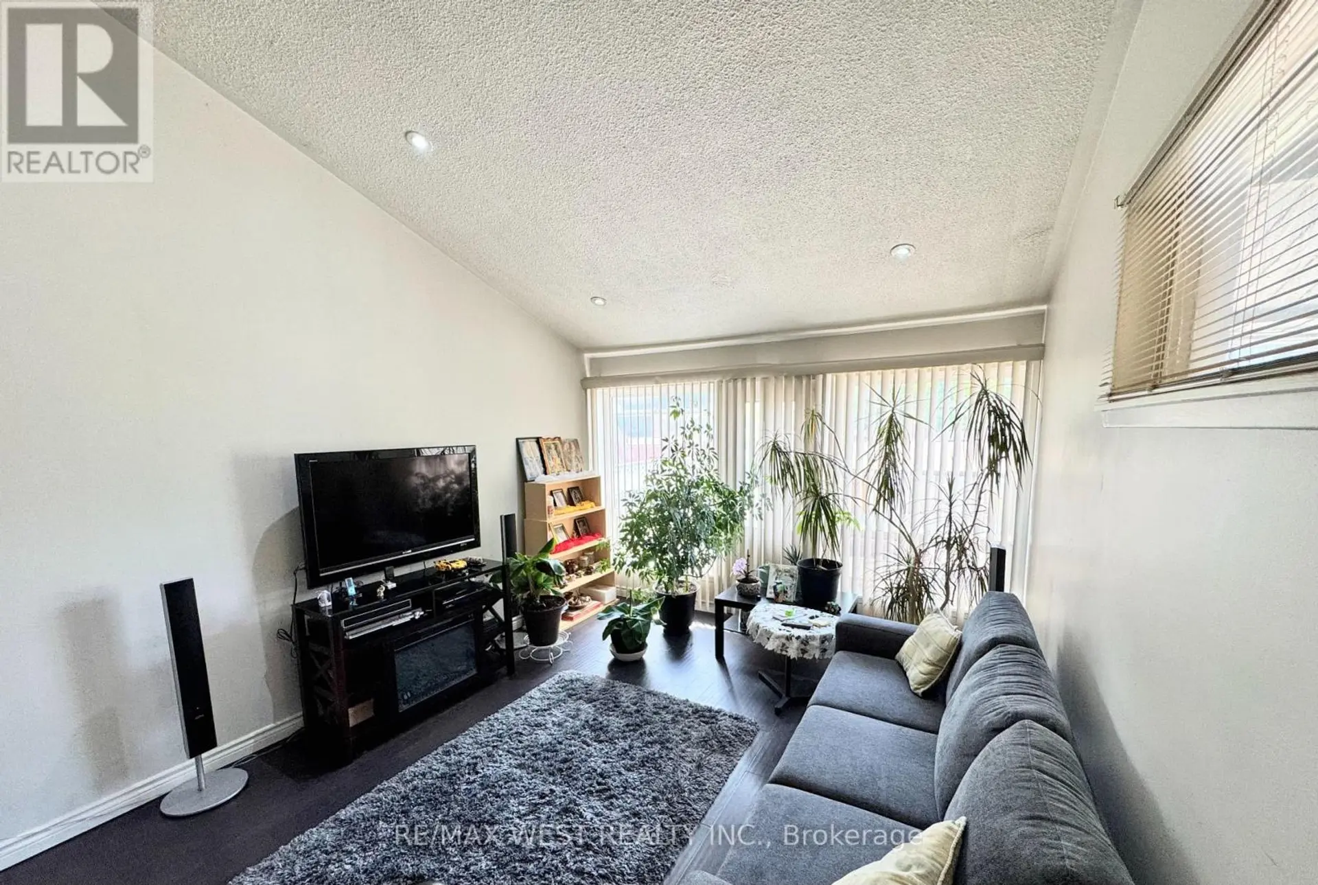 #234 260 JOHN GARLAND BOULEVARD - Image 3
