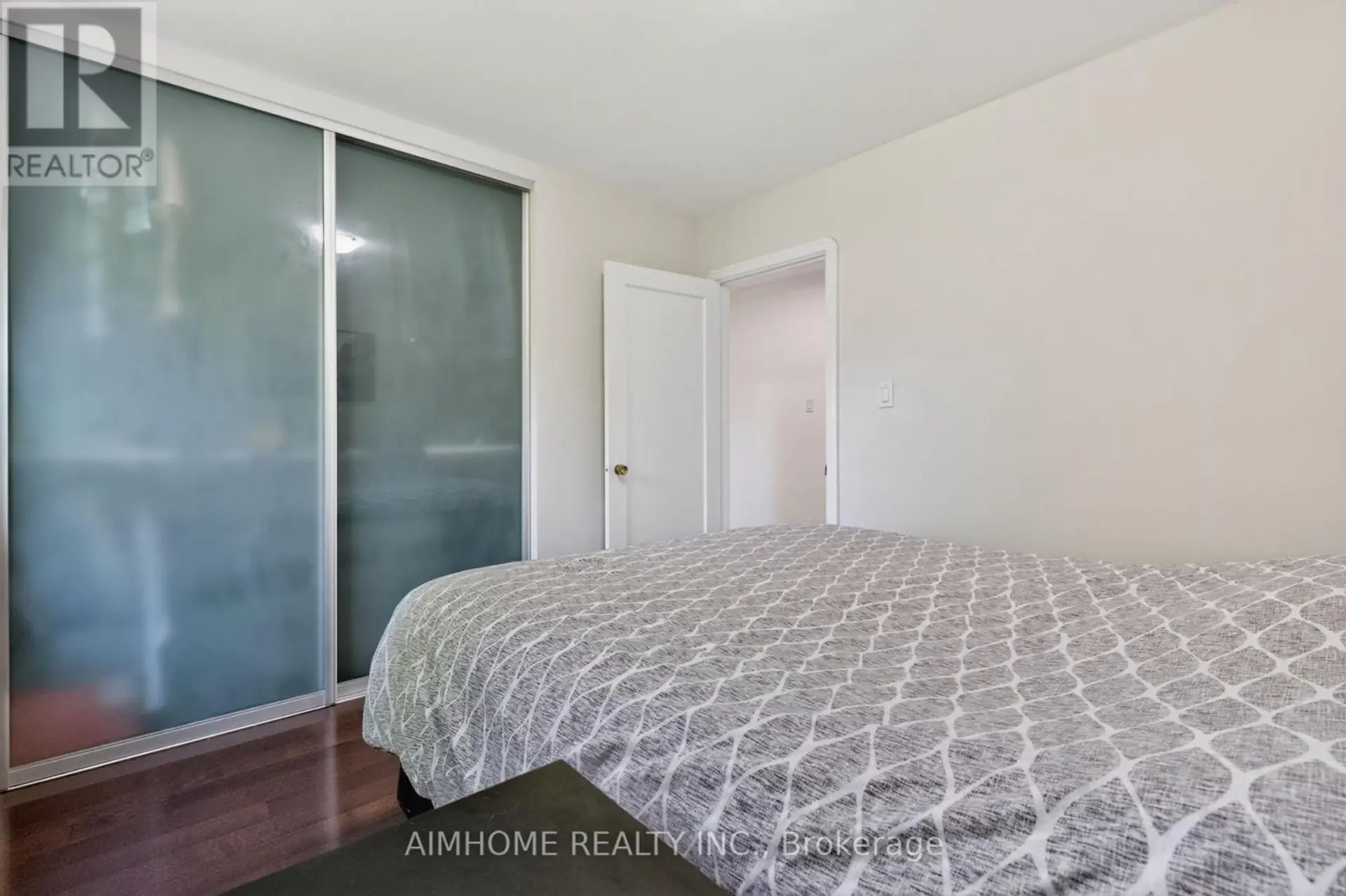 140 MEIGHEN AVENUE - Image 8