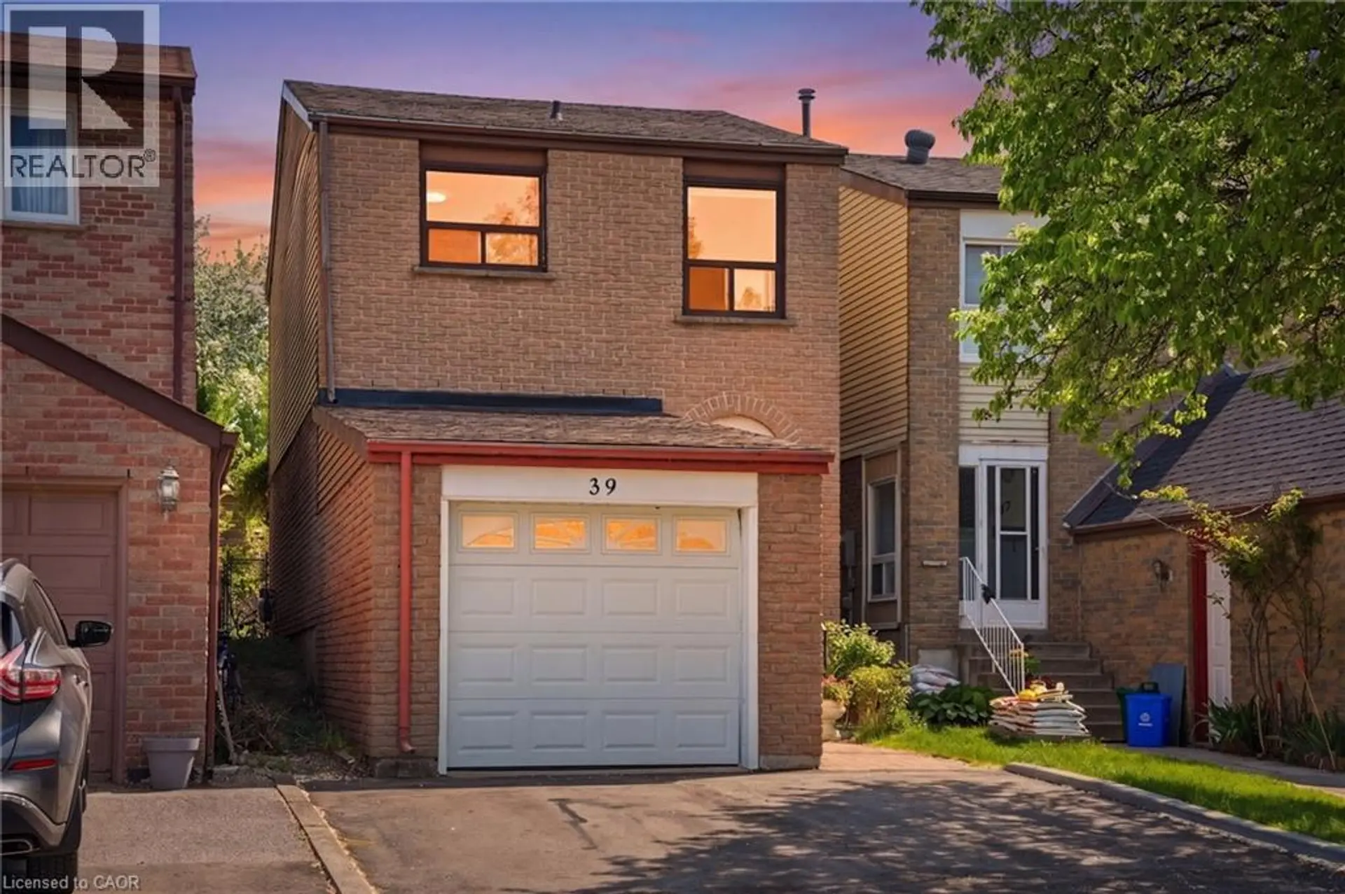 39 RIVIERA Drive - Image 1
