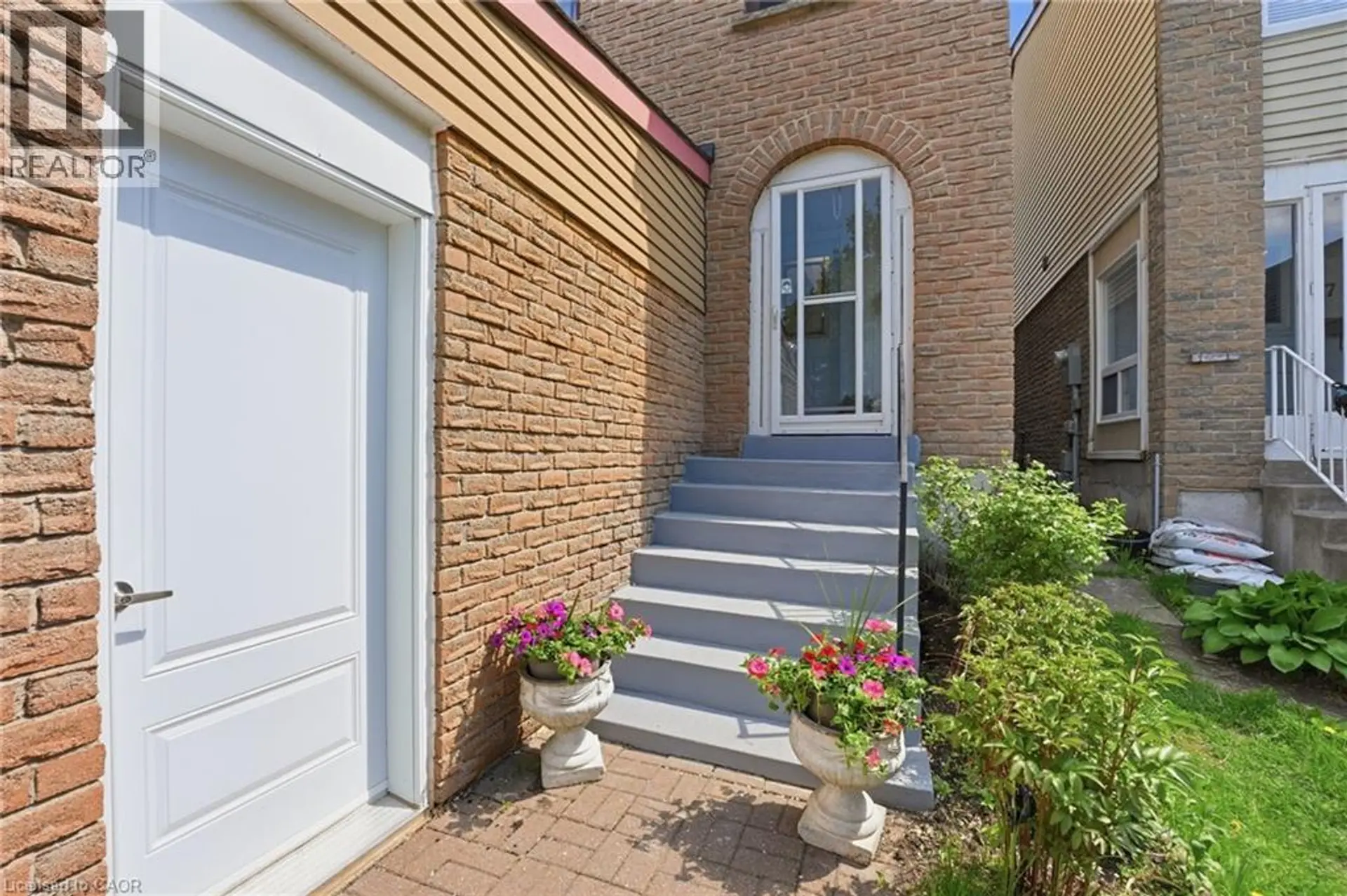 39 RIVIERA Drive - Image 2