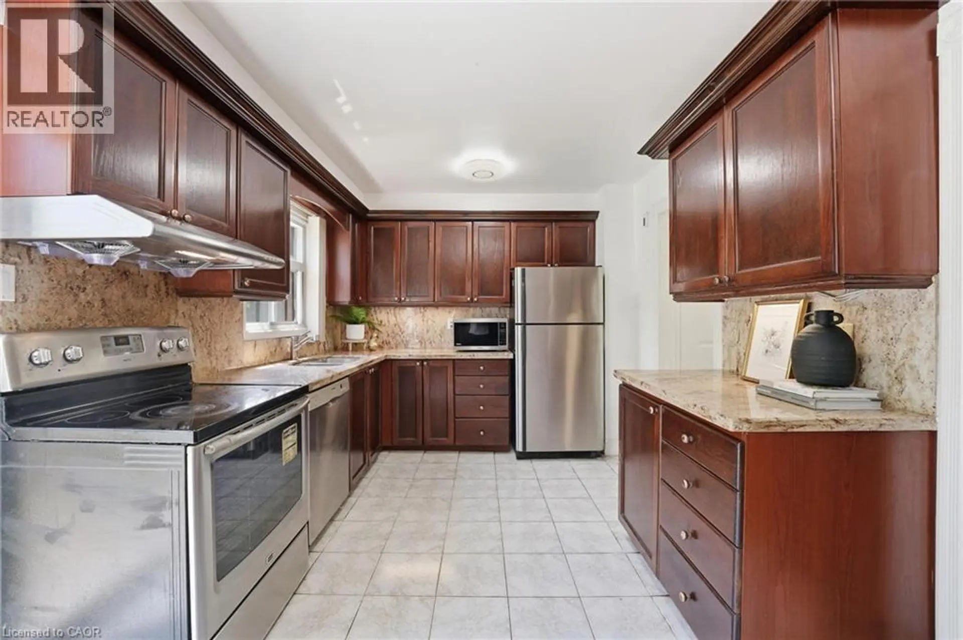 39 RIVIERA Drive - Image 7