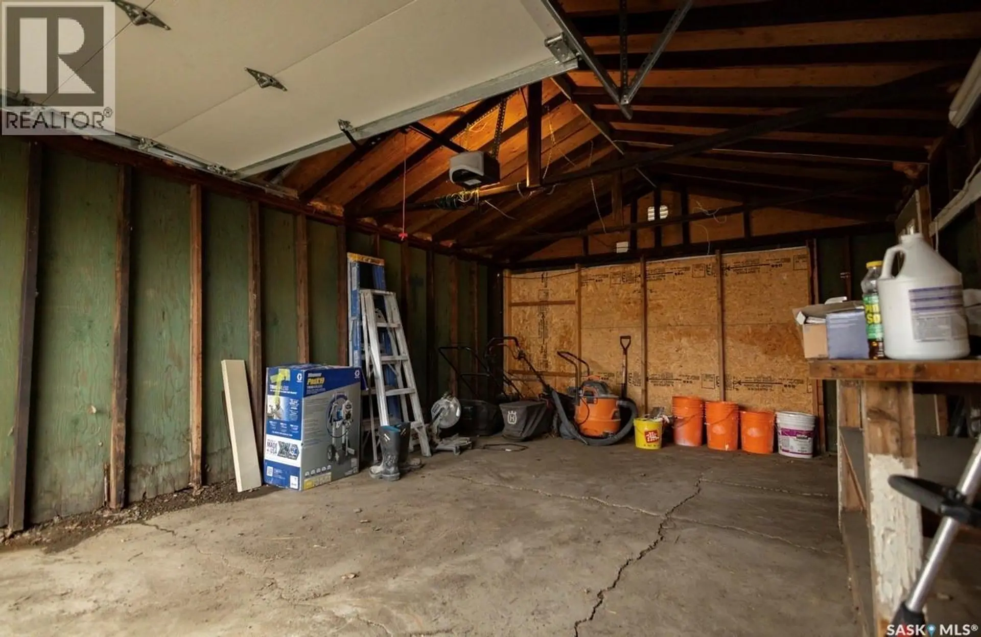 2070 Reynolds STREET - Image 18