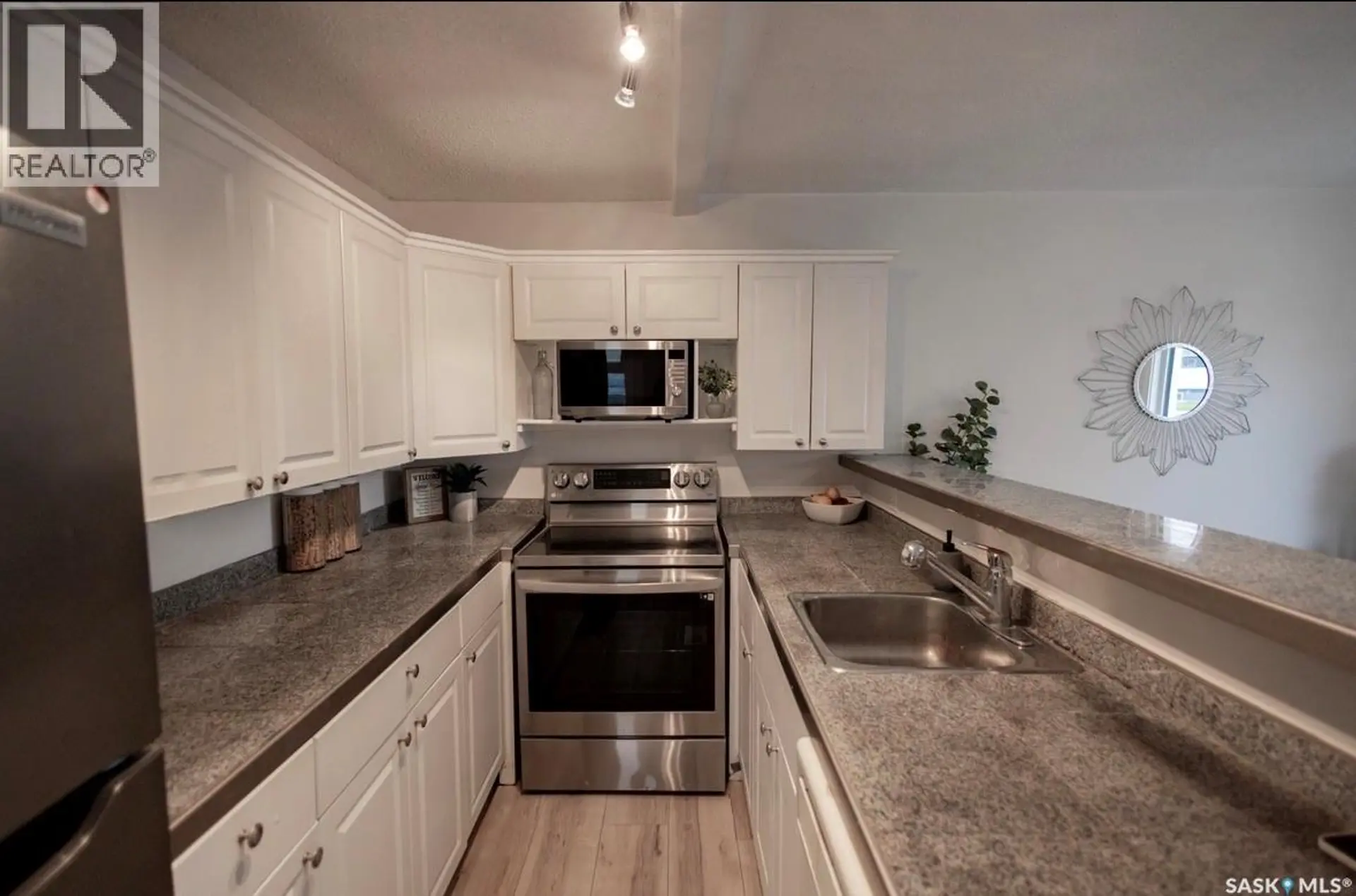 2070 Reynolds STREET - Image 5