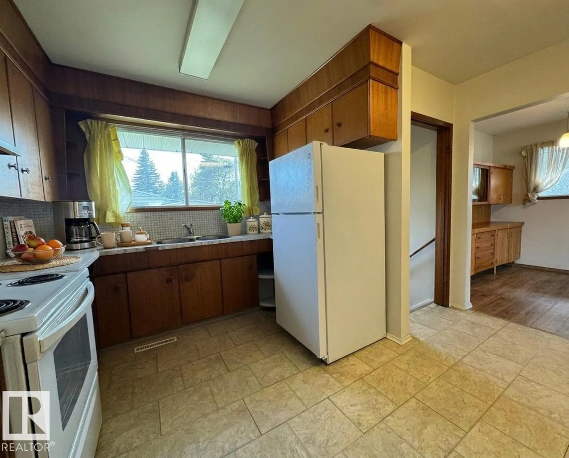5707 90 AV NW - Image 6