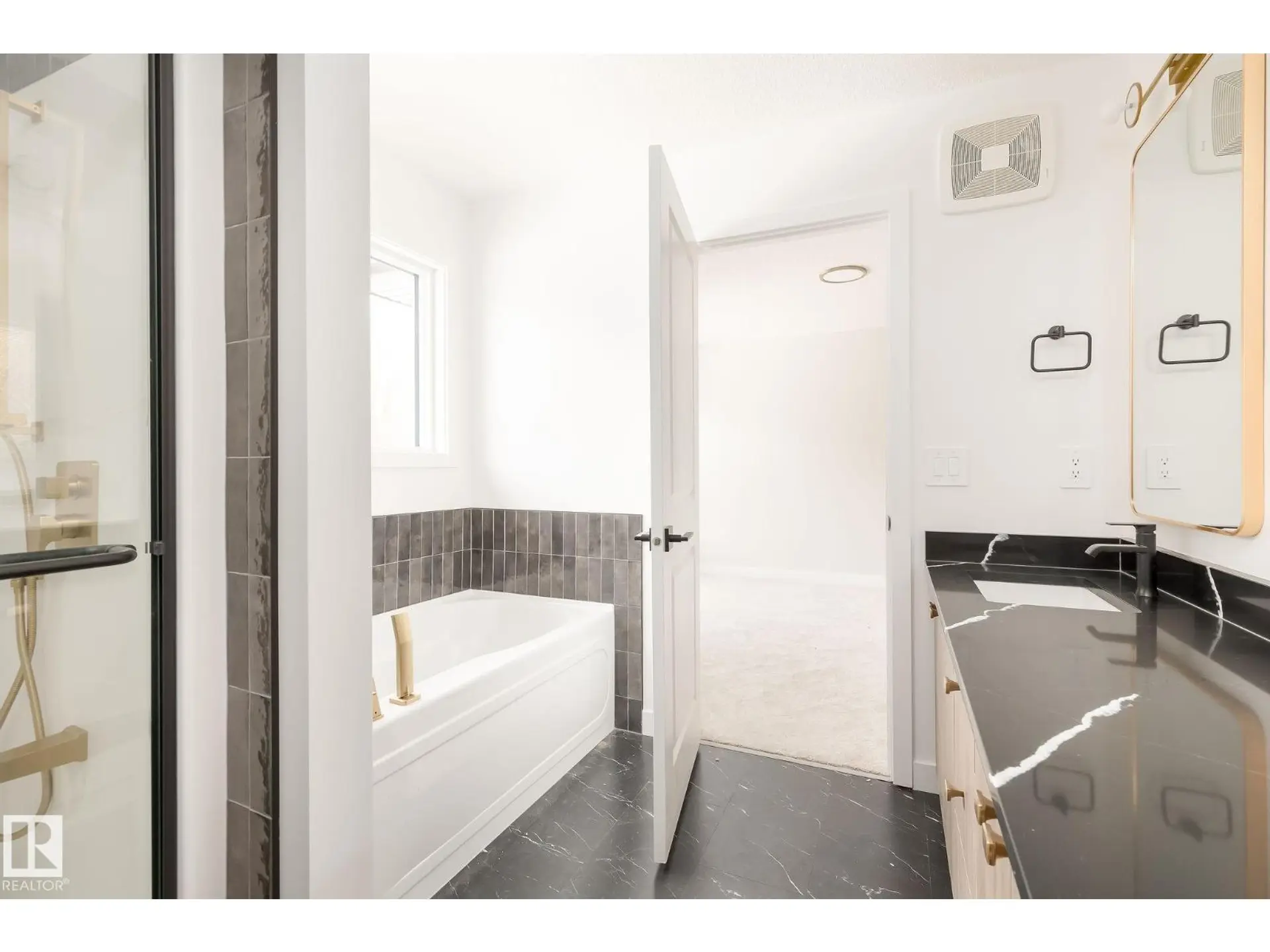 2210 Crossbill LI NW - Image 8