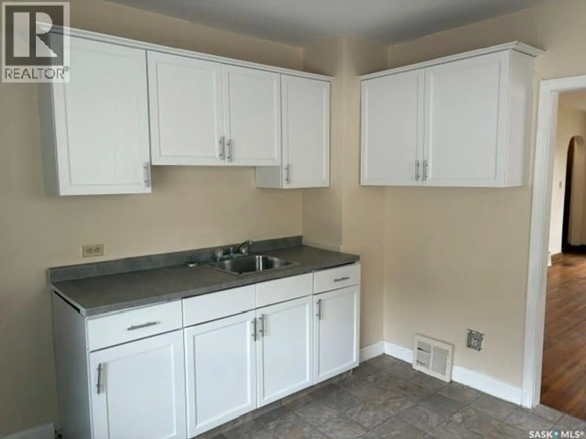 2230 Winnipeg STREET - Image 3