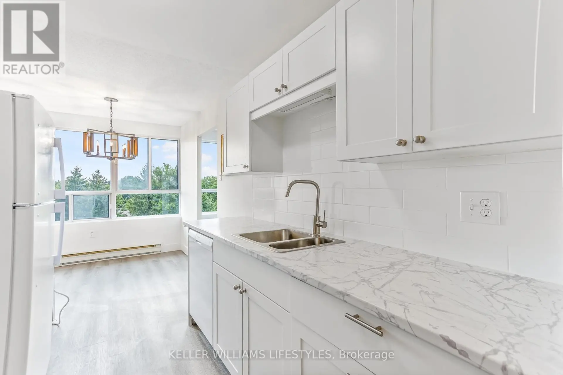 #609 600 GRENFELL DRIVE - Image 4