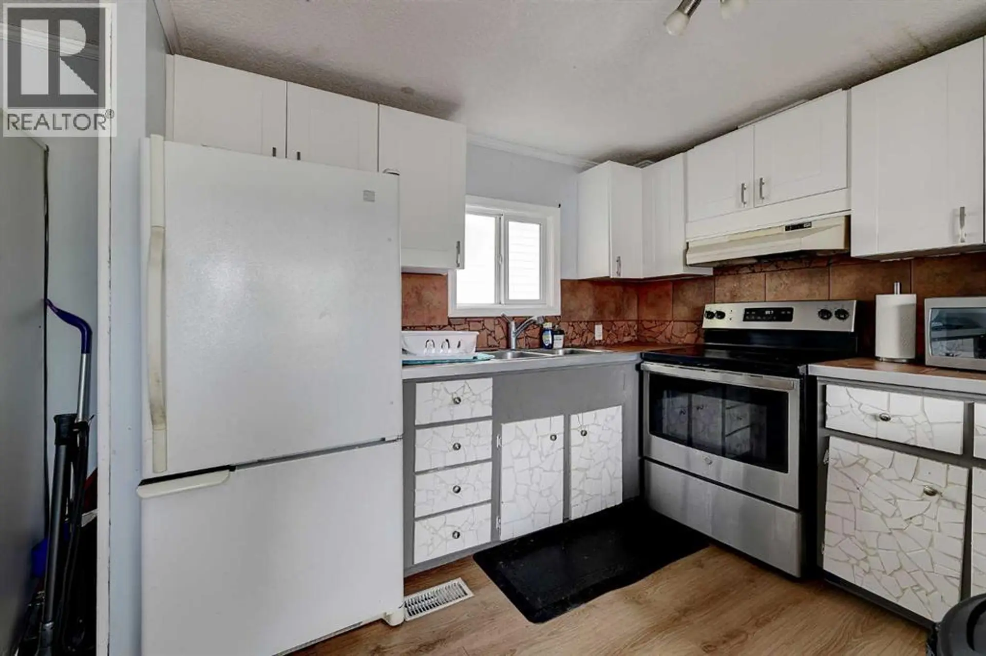 9766 119A Avenue - Image 6