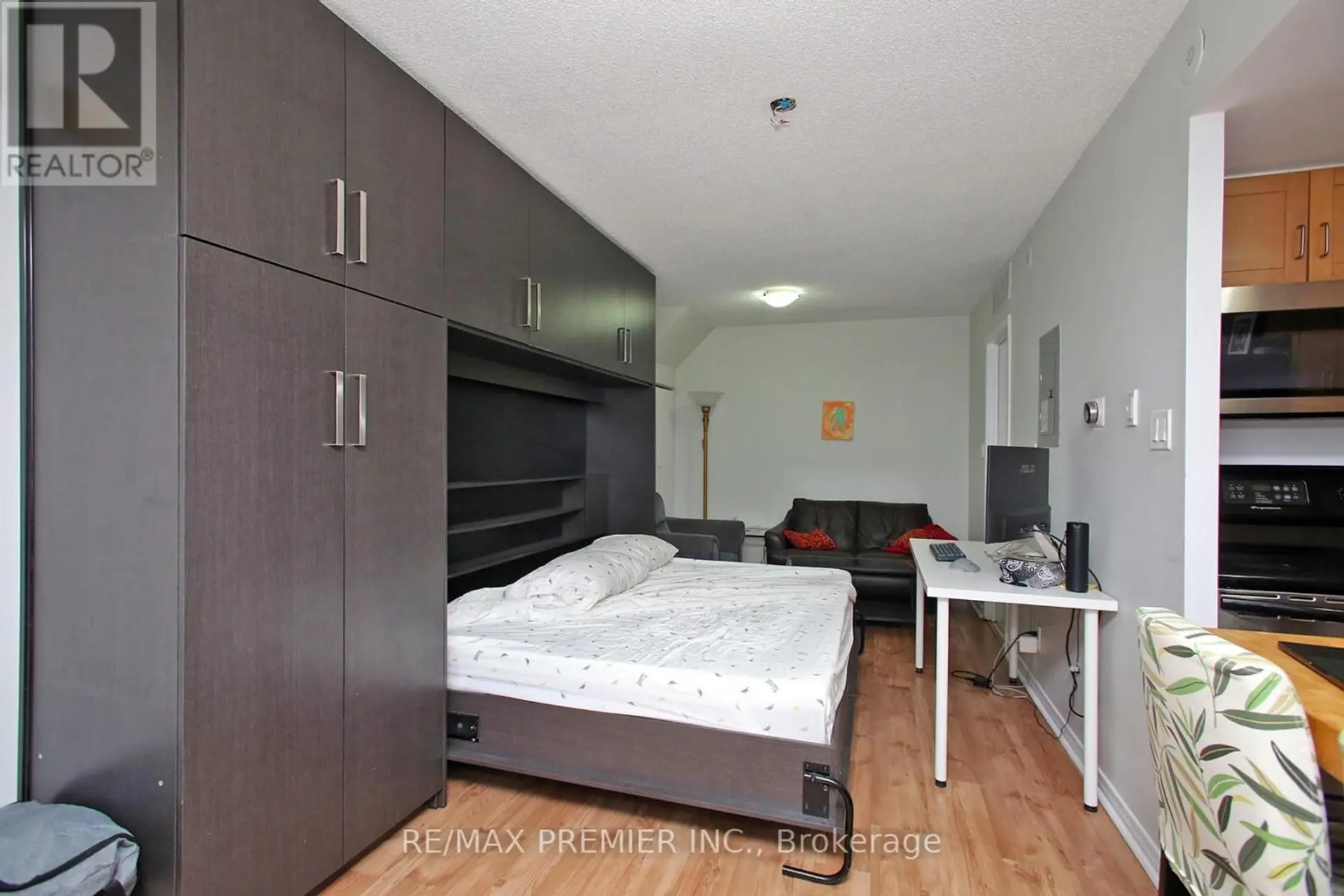 #109 22 WESTERN BATTERY ROAD - Image 14