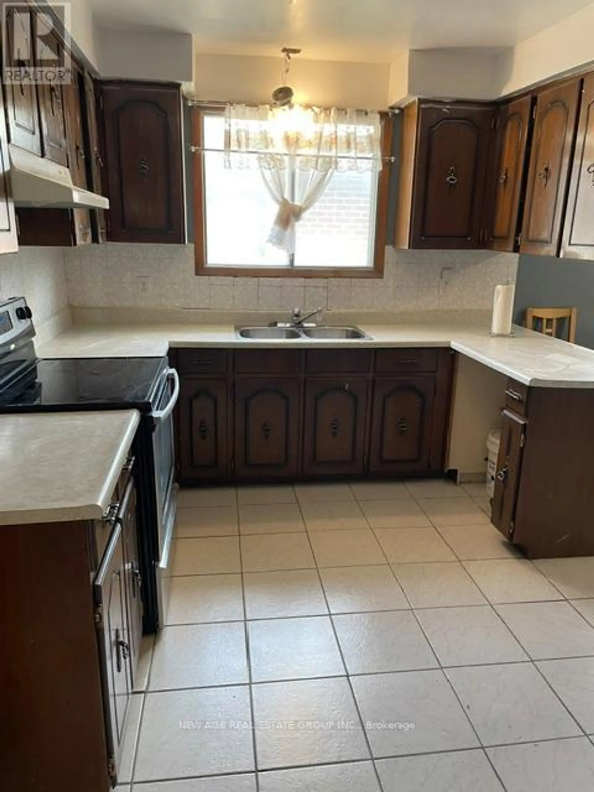 112 ANTHIA DRIVE W - Image 3