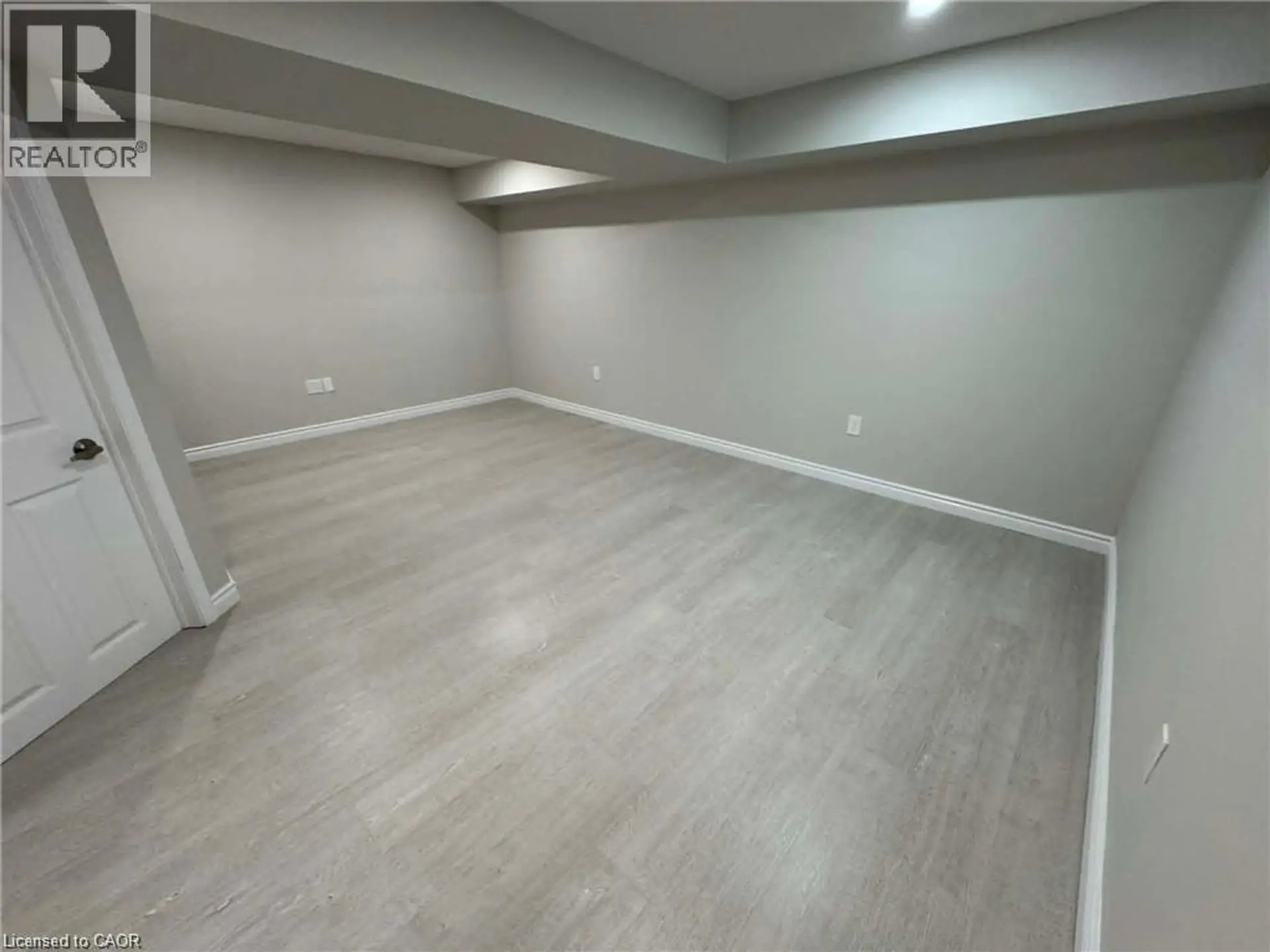 725 PARIS Boulevard - Image 11