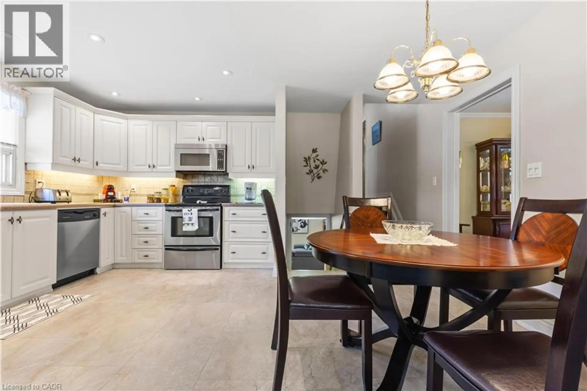 58 CENTENNIAL Parkway S - Image 3