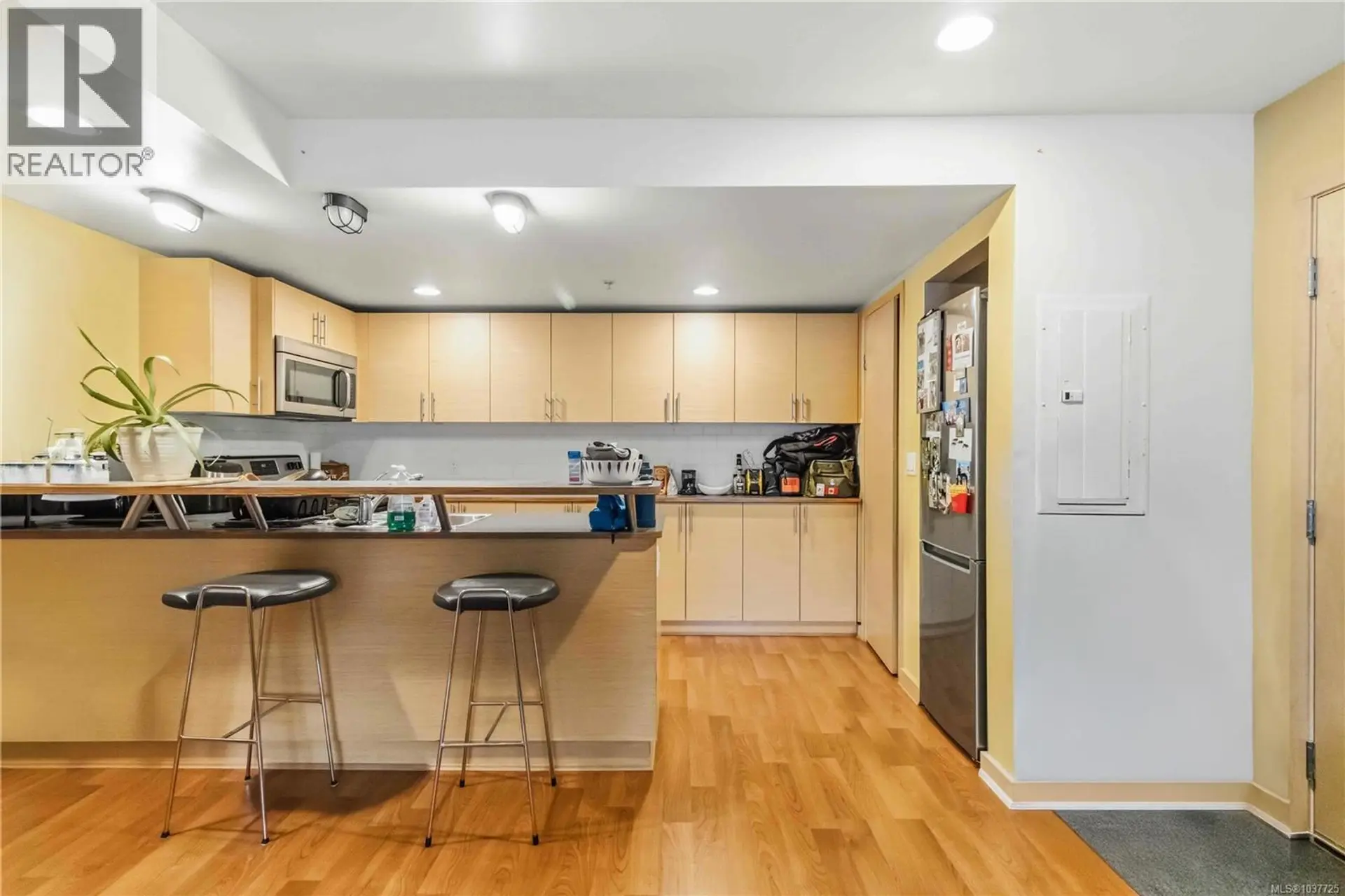 #304 787 Tyee Rd - Image 4