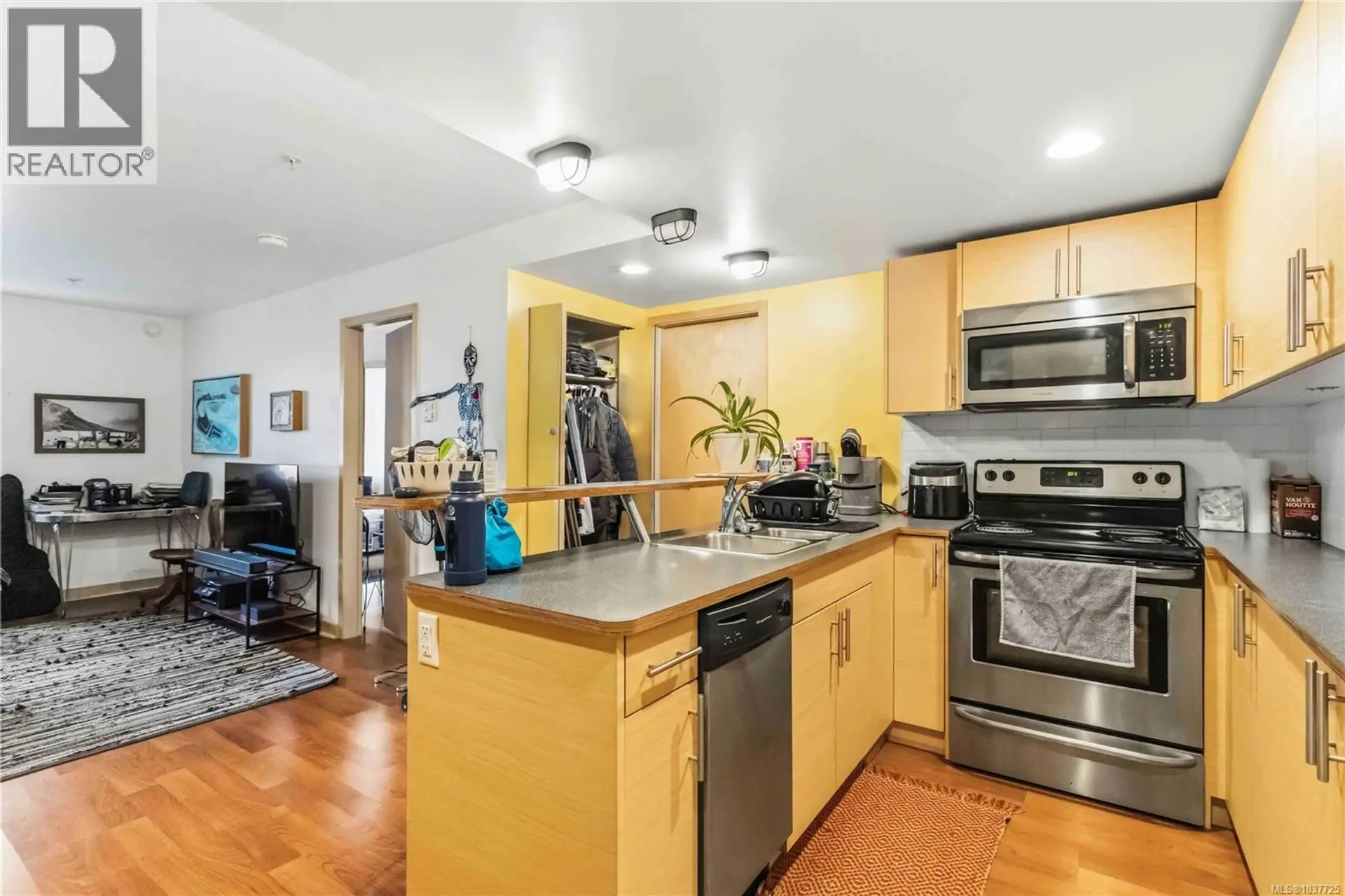 #304 787 Tyee Rd - Image 6