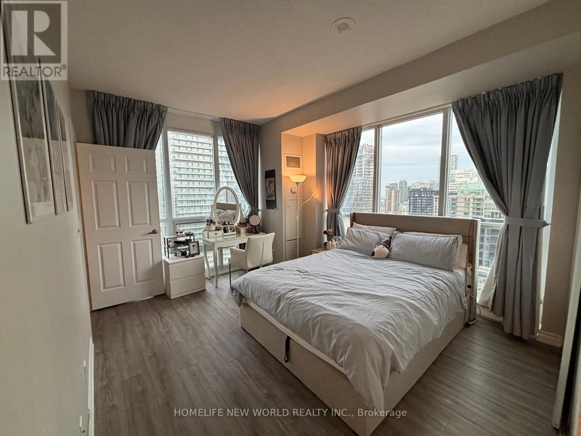 #3305 761 BAY STREET - Image 12