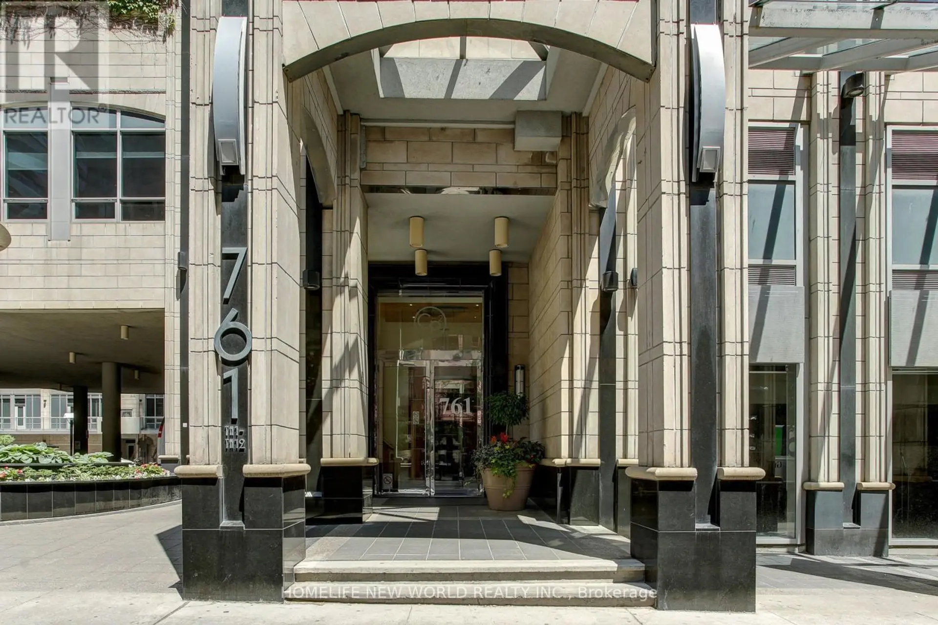 #3305 761 BAY STREET - Image 2