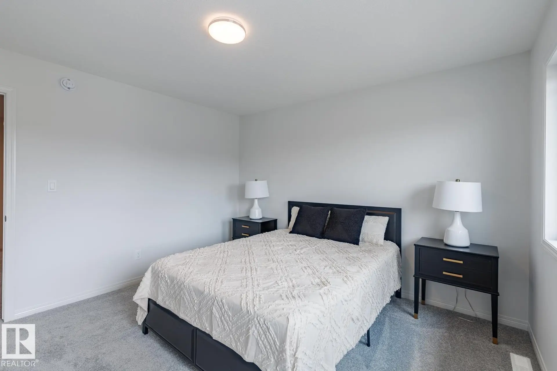 99 SILVERSTONE DR - Image 10