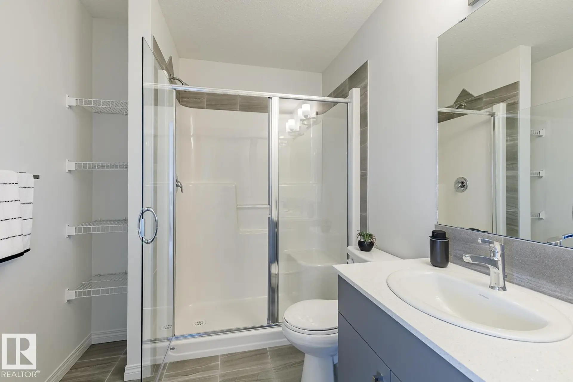 99 SILVERSTONE DR - Image 17