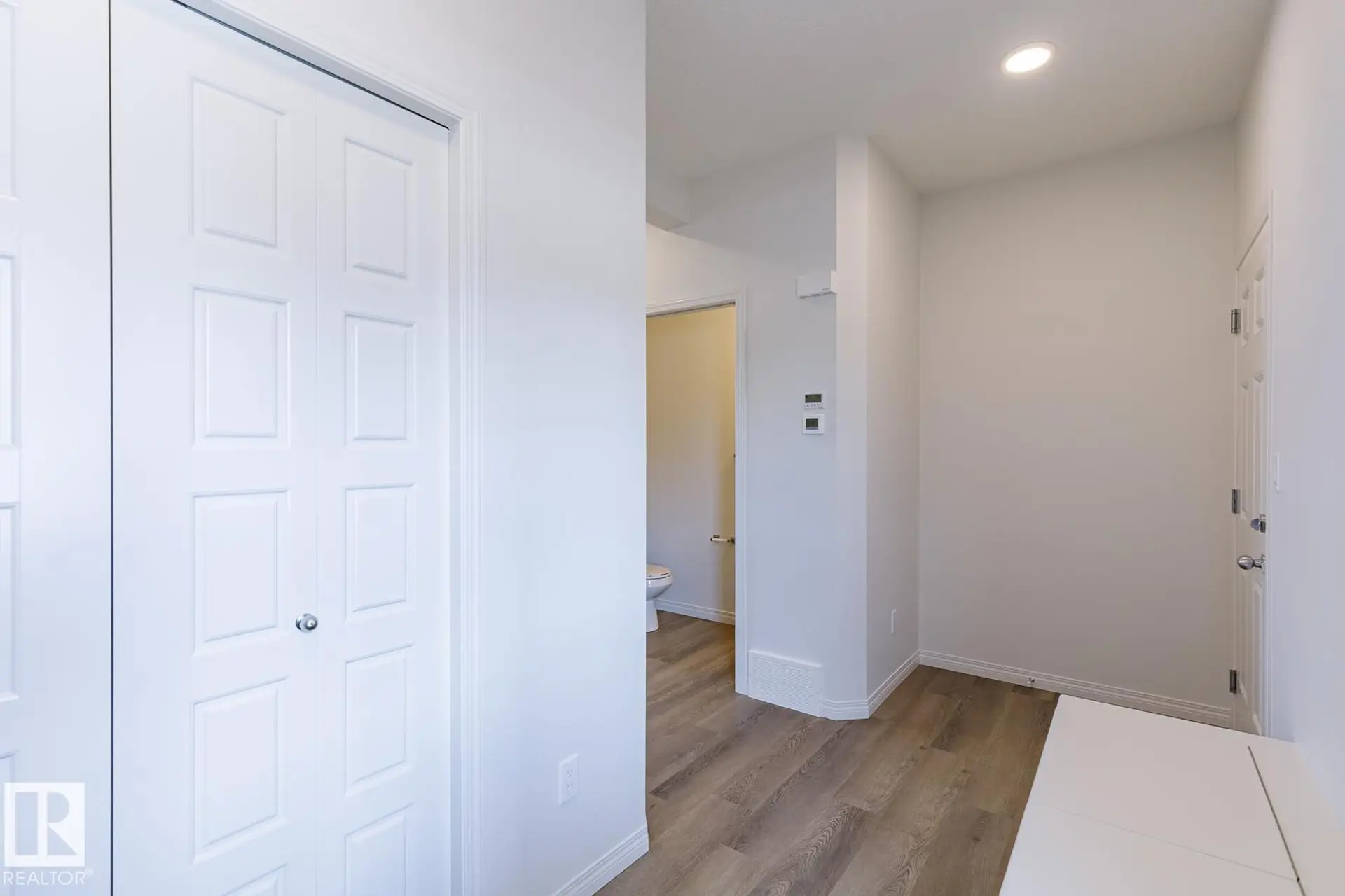 99 SILVERSTONE DR - Image 2