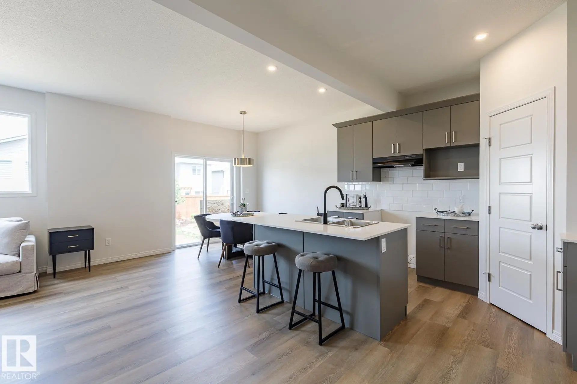 99 SILVERSTONE DR - Image 5