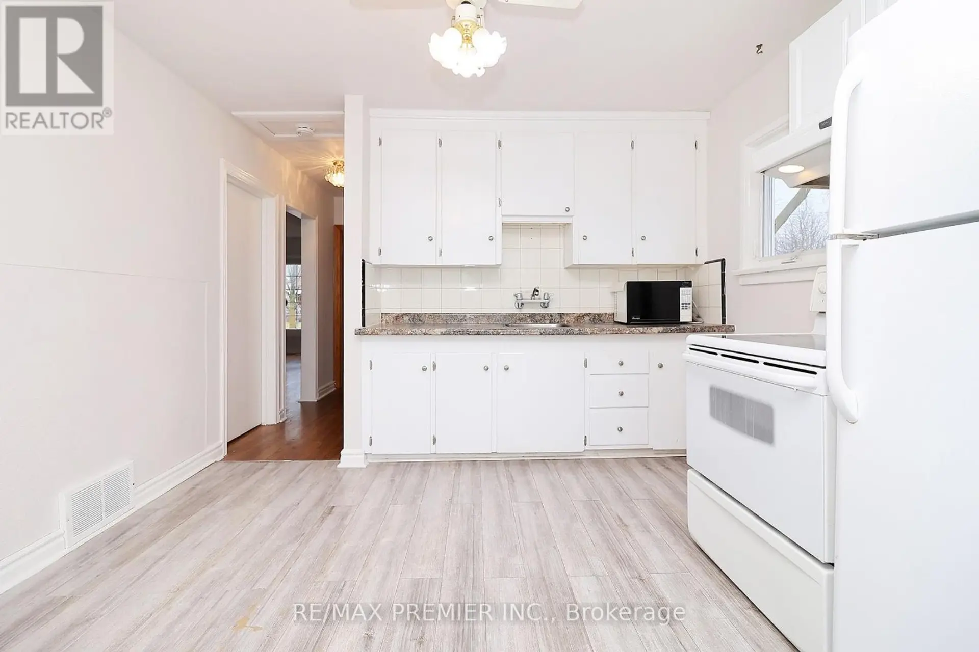15 BONIFACE AVENUE - Image 2
