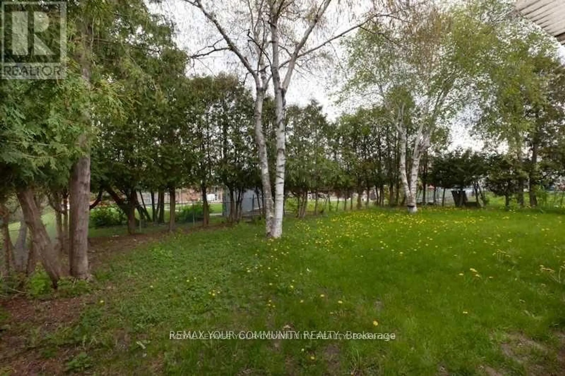 8 STANWOOD CRESCENT - Image 1