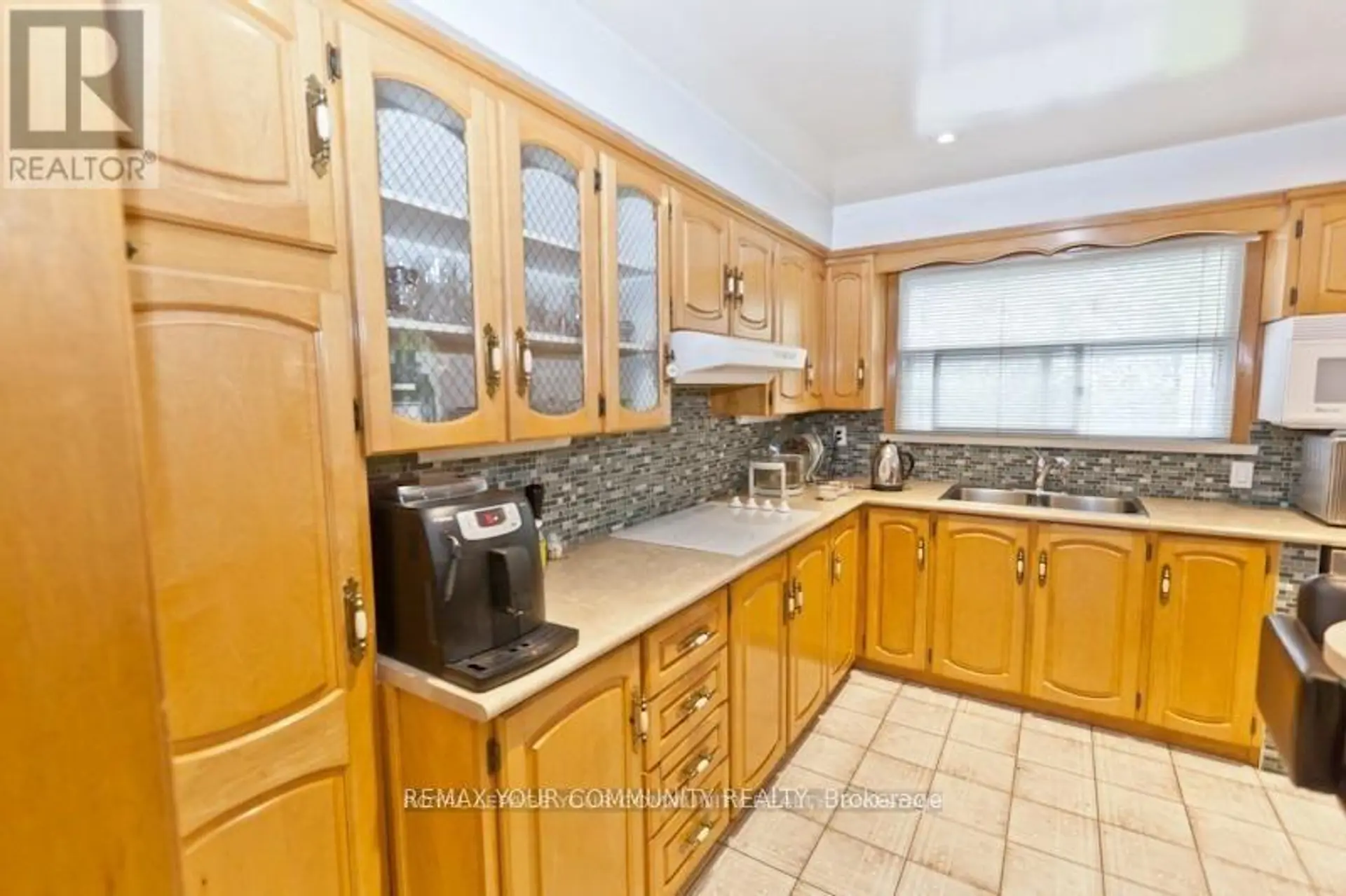 8 STANWOOD CRESCENT - Image 6