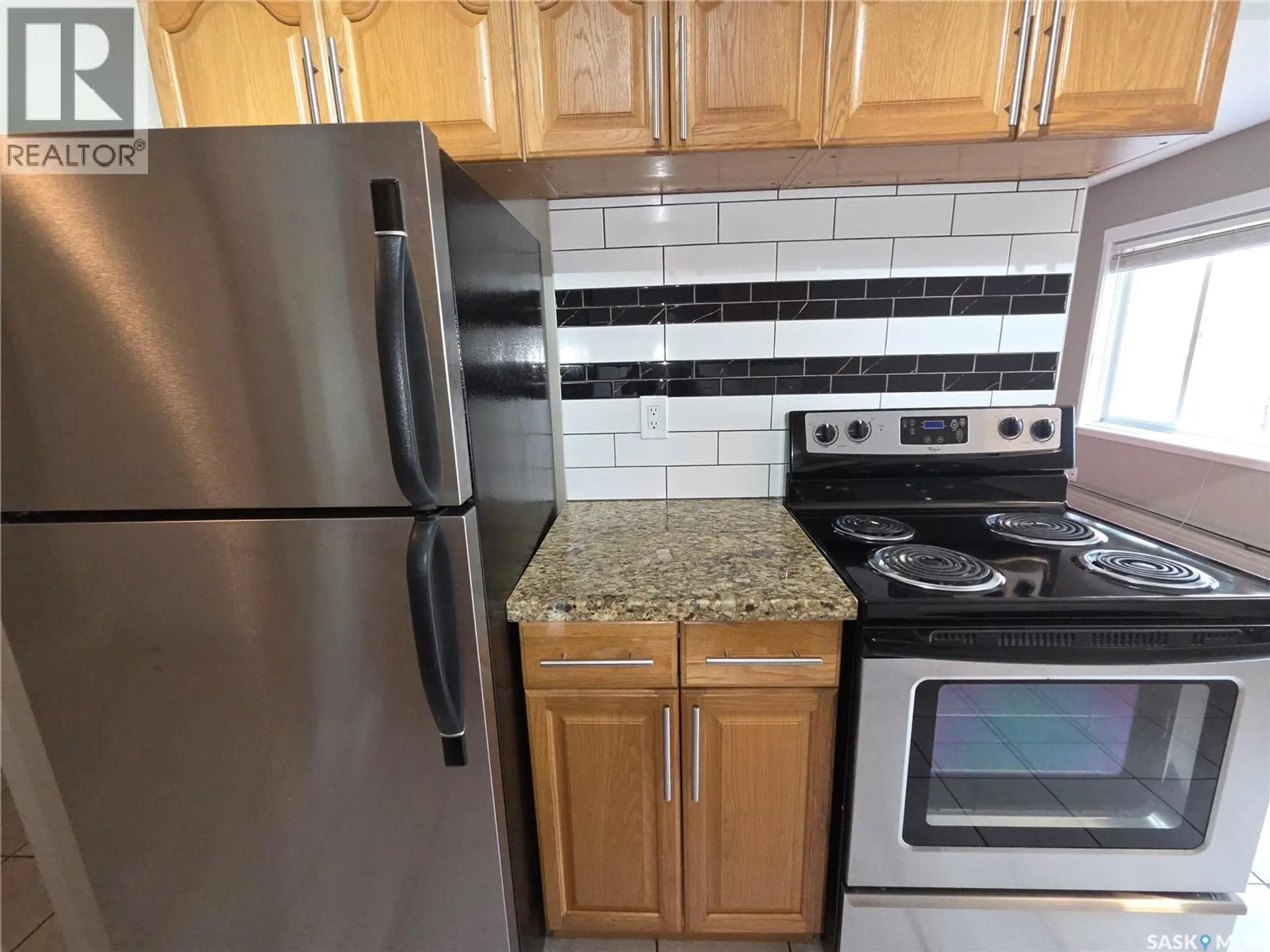 #22 208 Lindsay PLACE - Image 4