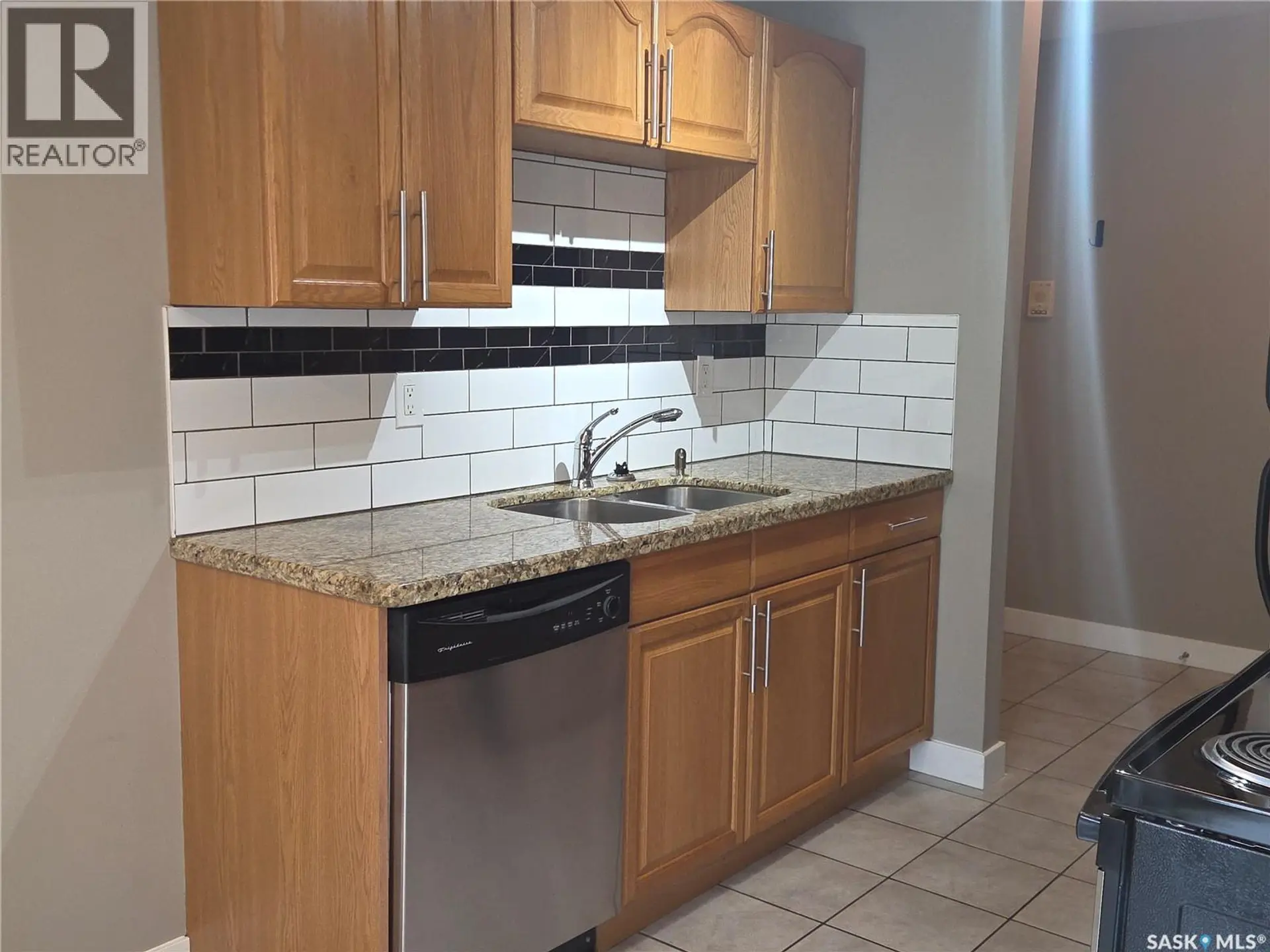 #22 208 Lindsay PLACE - Image 6