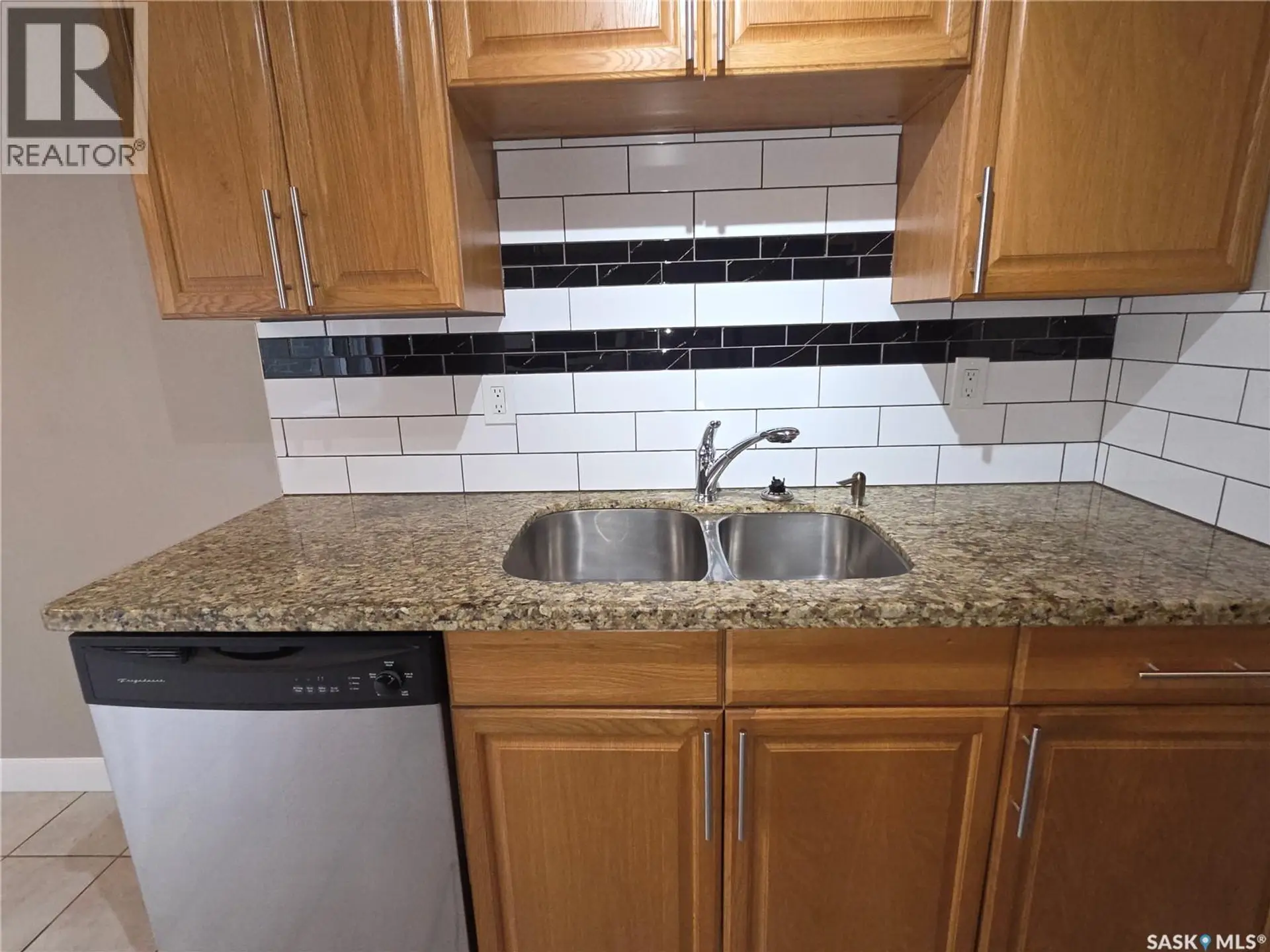 #22 208 Lindsay PLACE - Image 7