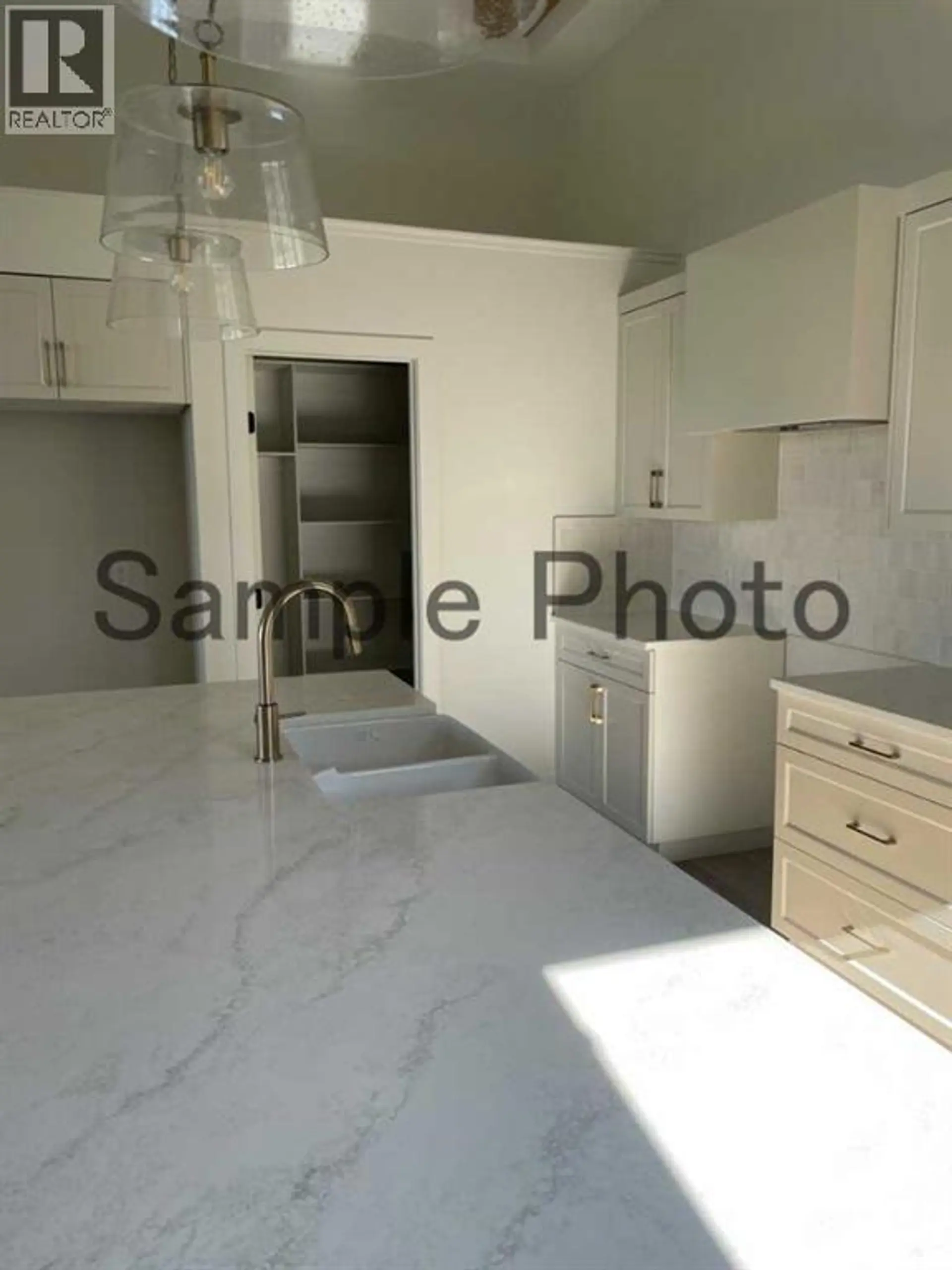 10726 145 Avenue - Image 4