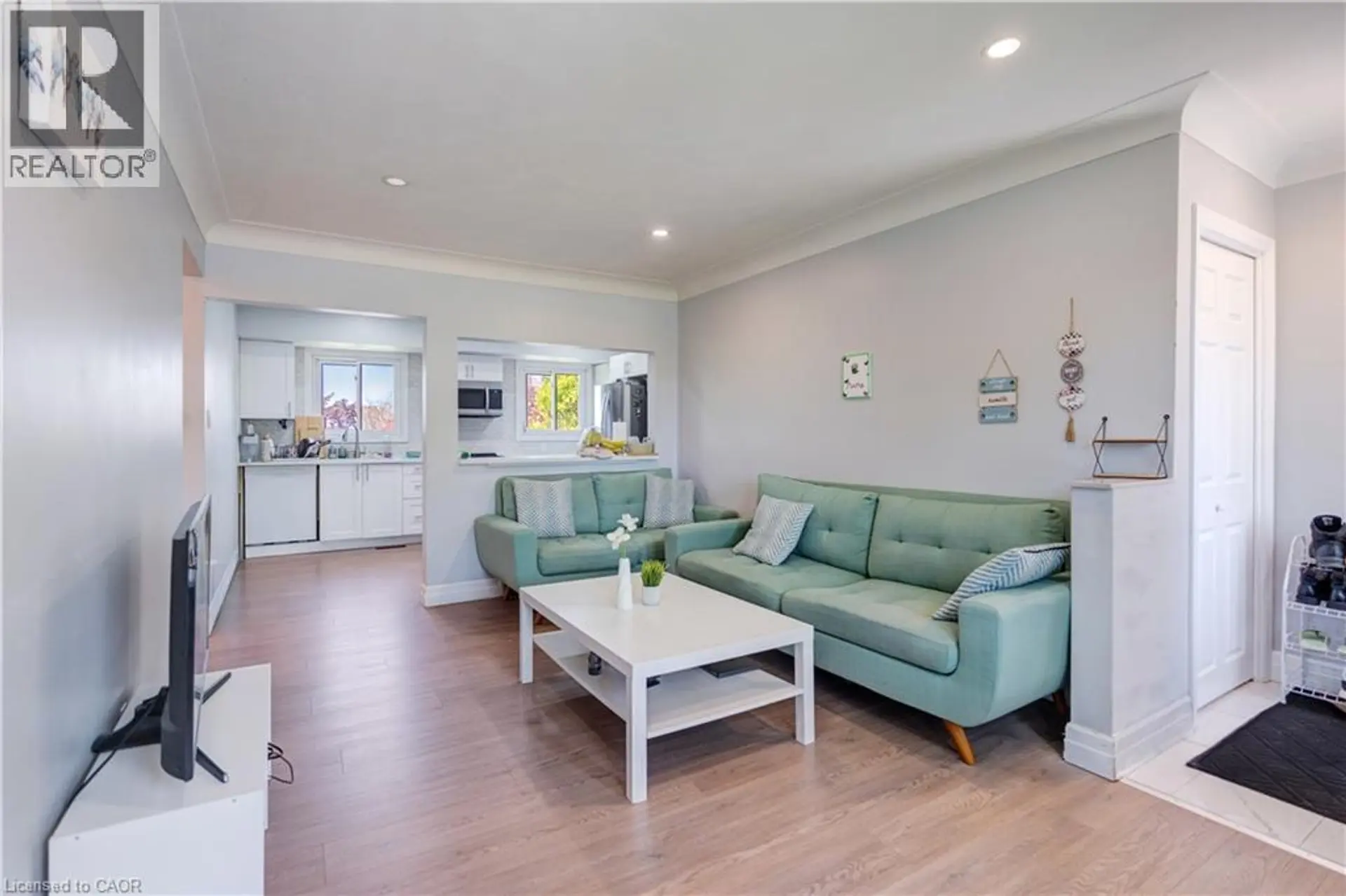 100 LAURIS Avenue - Image 2