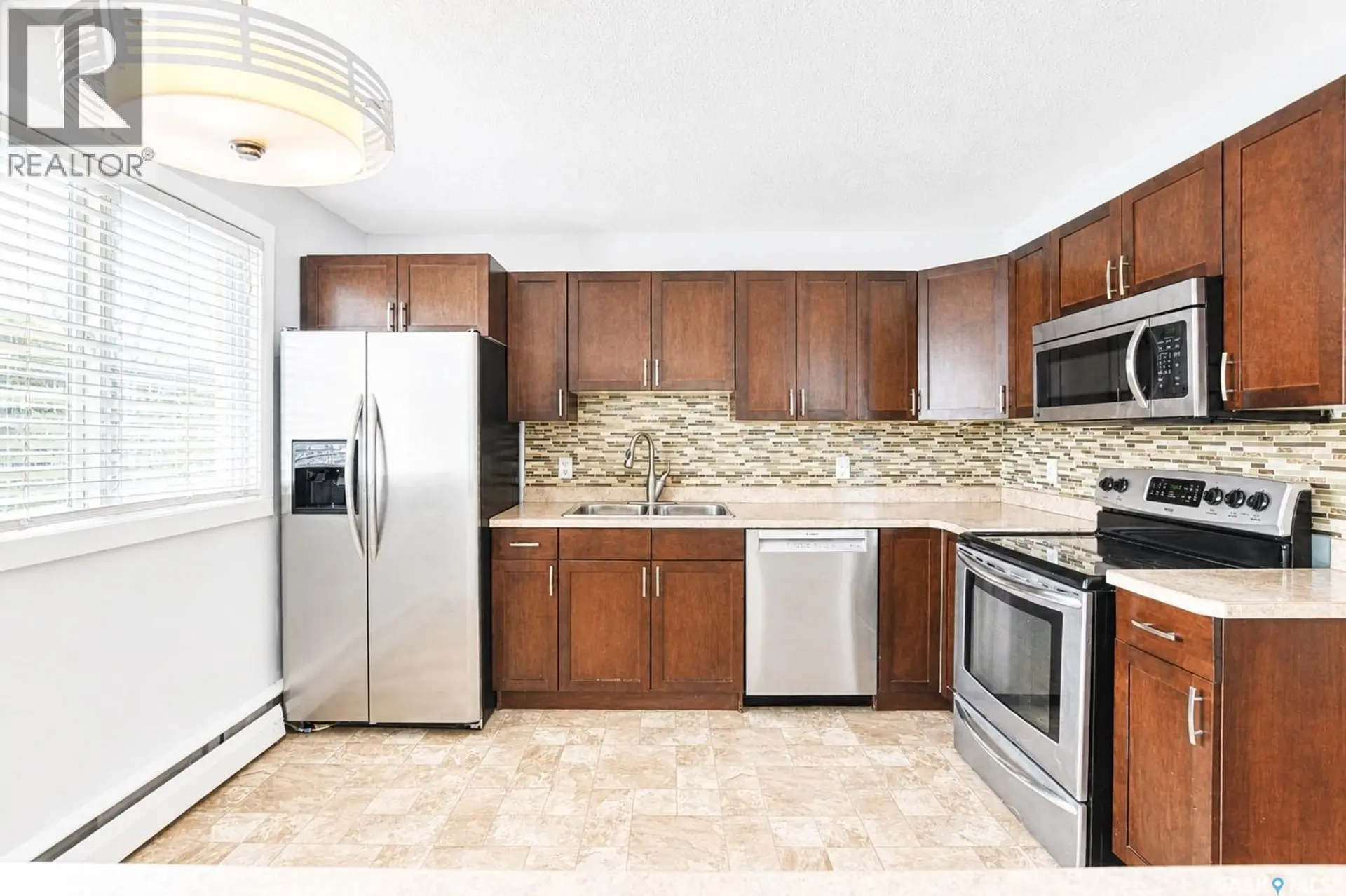 #11 2121 Rae STREET - Image 2