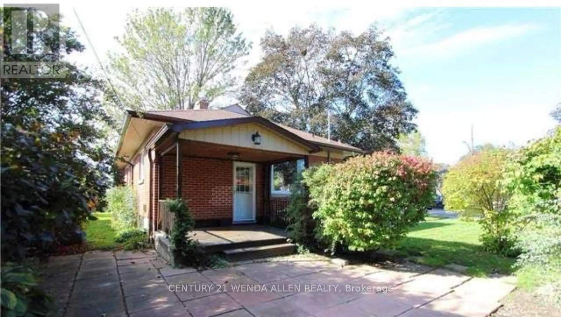 607 MARY STREET W - Image 2